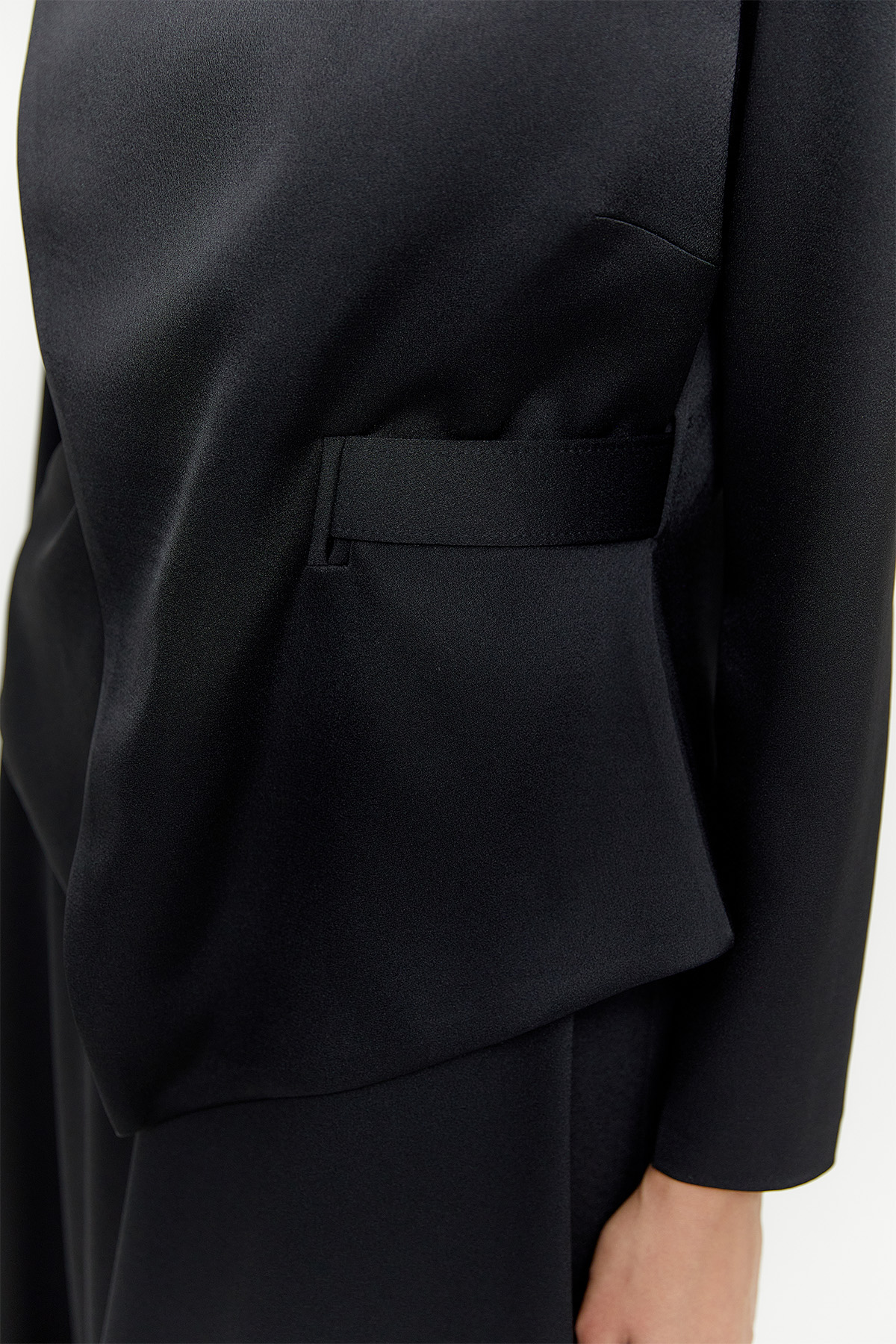 Rüzgarlık Detaylı Kemerli Saten Elbise, Tesettür Giyim