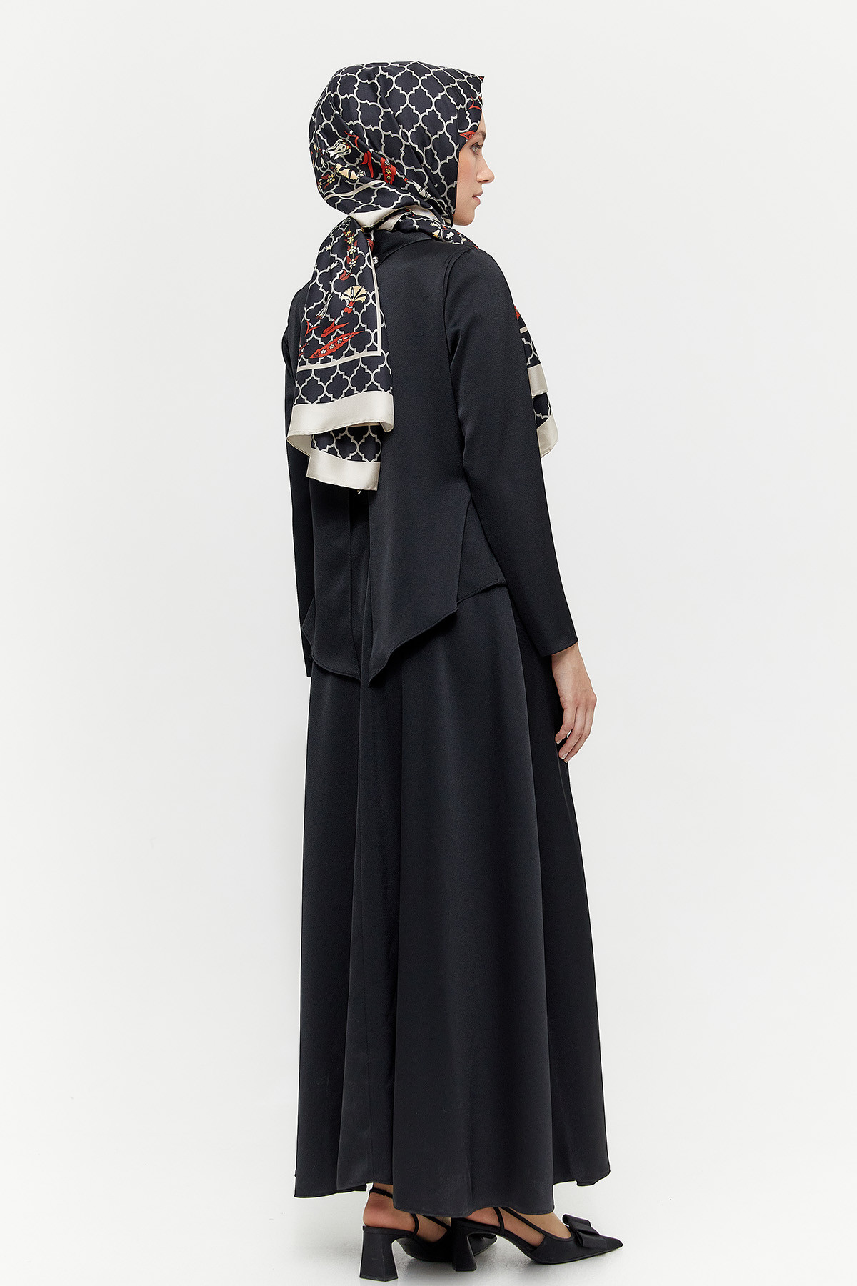 Rüzgarlık Detaylı Kemerli Saten Elbise, Tesettür Giyim