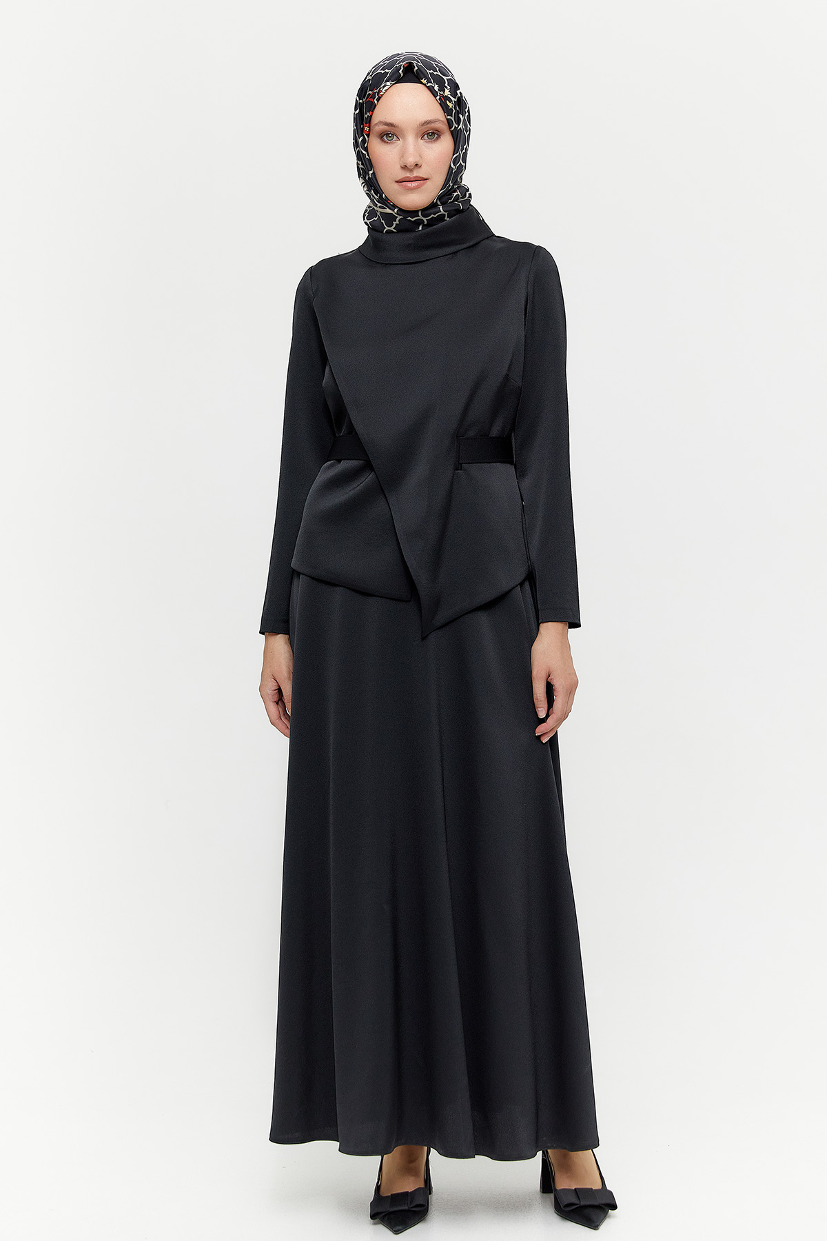 Rüzgarlık Detaylı Kemerli Saten Elbise, Tesettür Giyim