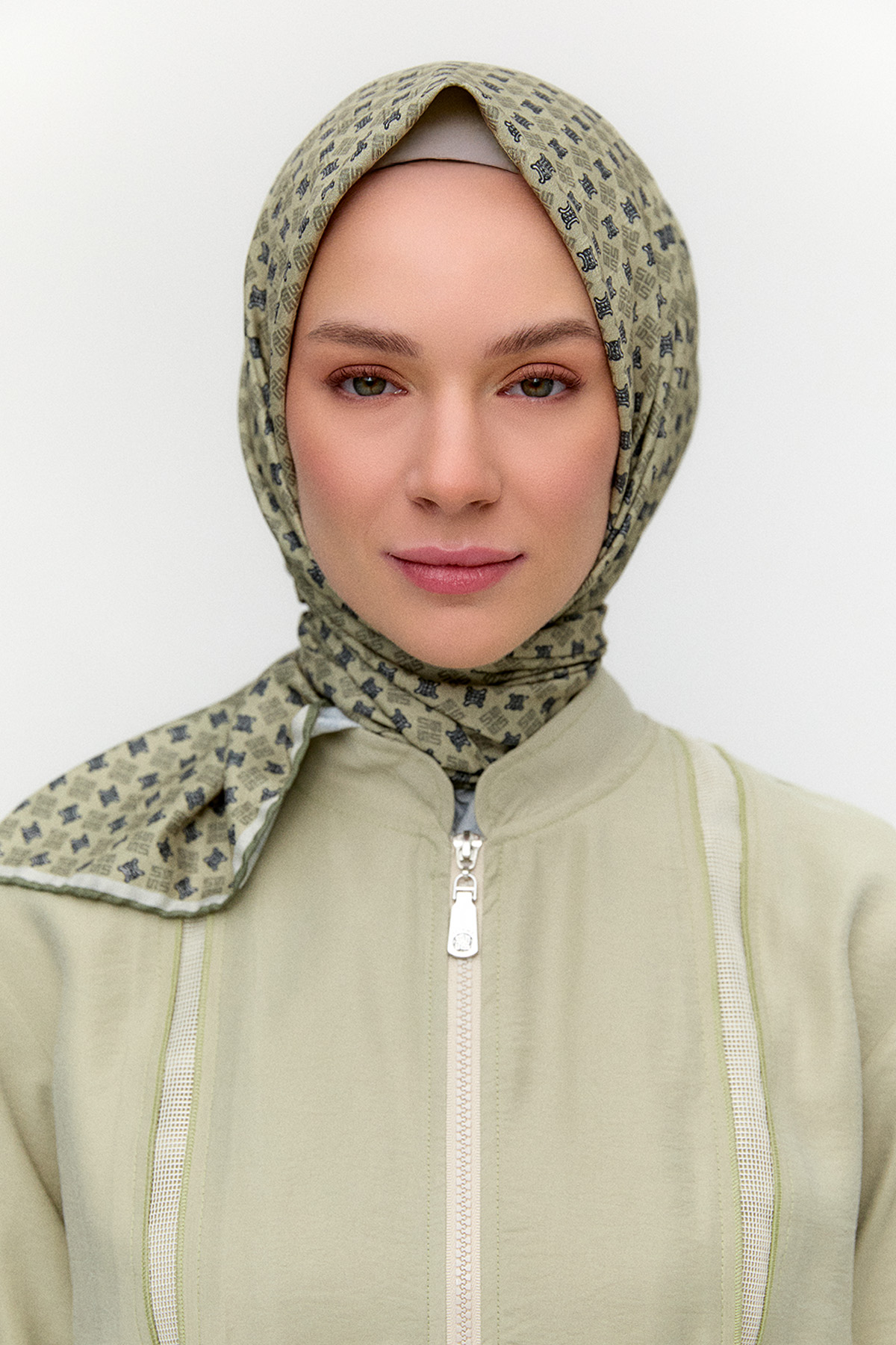 Logolu Monogram Eşarp, Tesettür Giyim