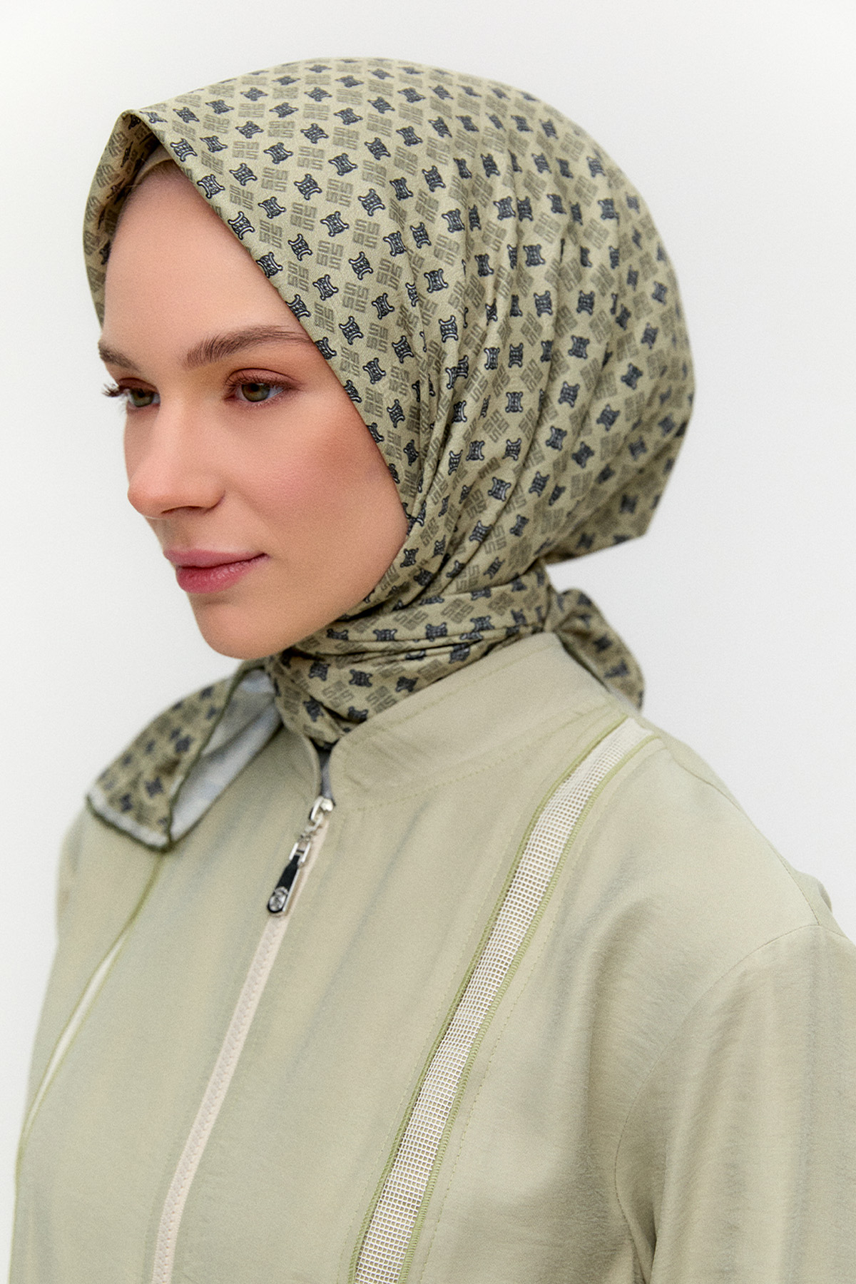 Logolu Monogram Eşarp, Tesettür Giyim