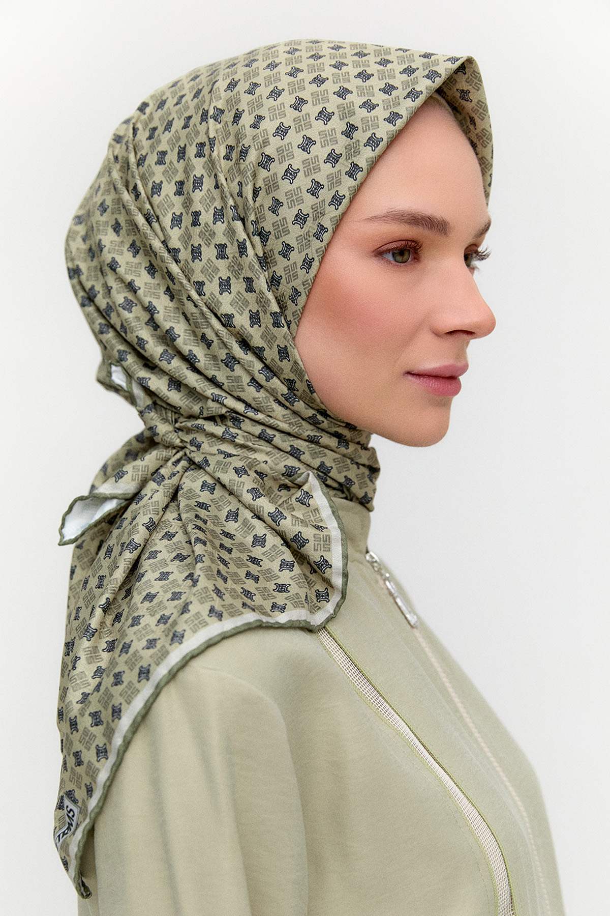 Logolu Monogram Eşarp, Tesettür Giyim