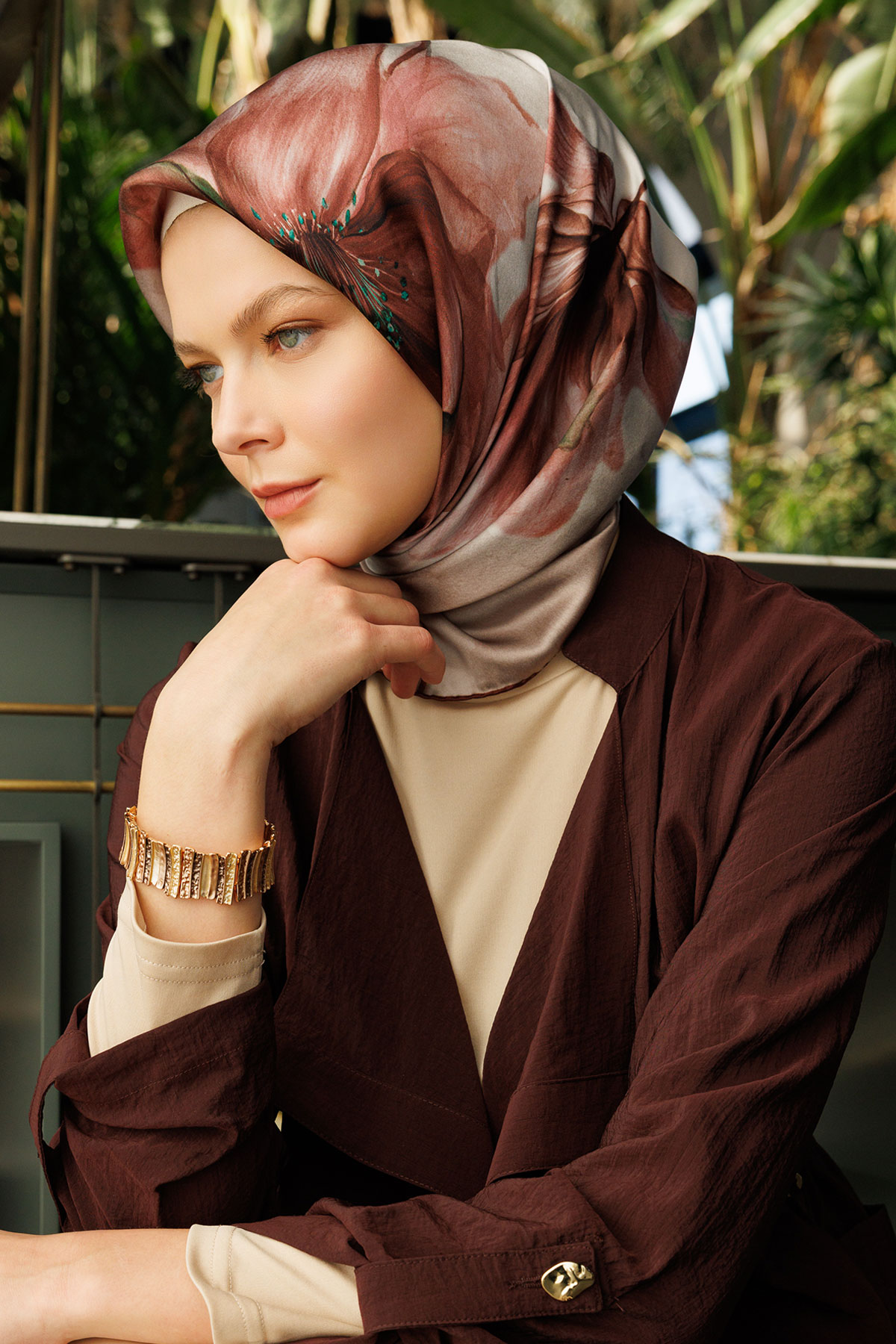 Çiçek Desenli Sura İpek Eşarp, Tesettür Giyim