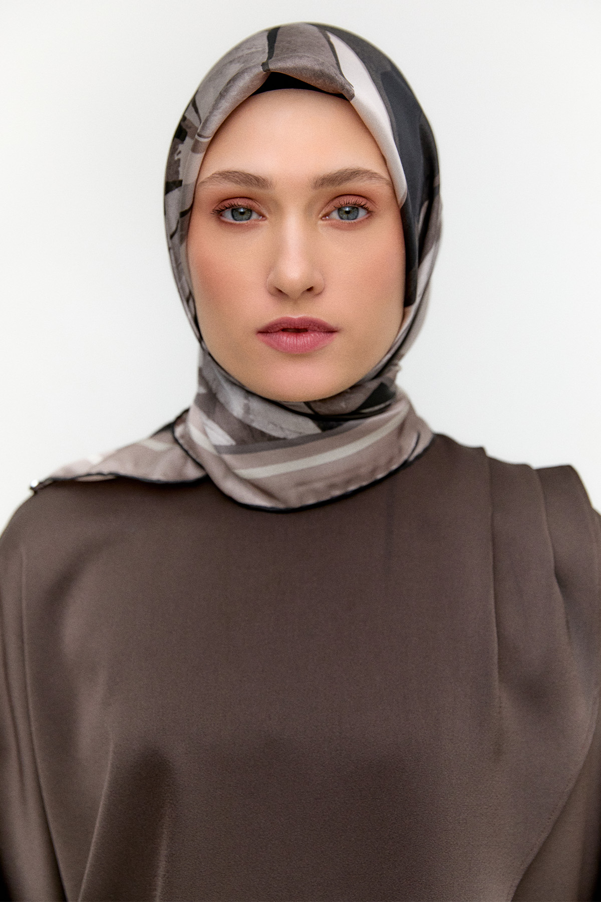 Yaprak Desenli Sura İpek Eşarp, Tesettür Giyim