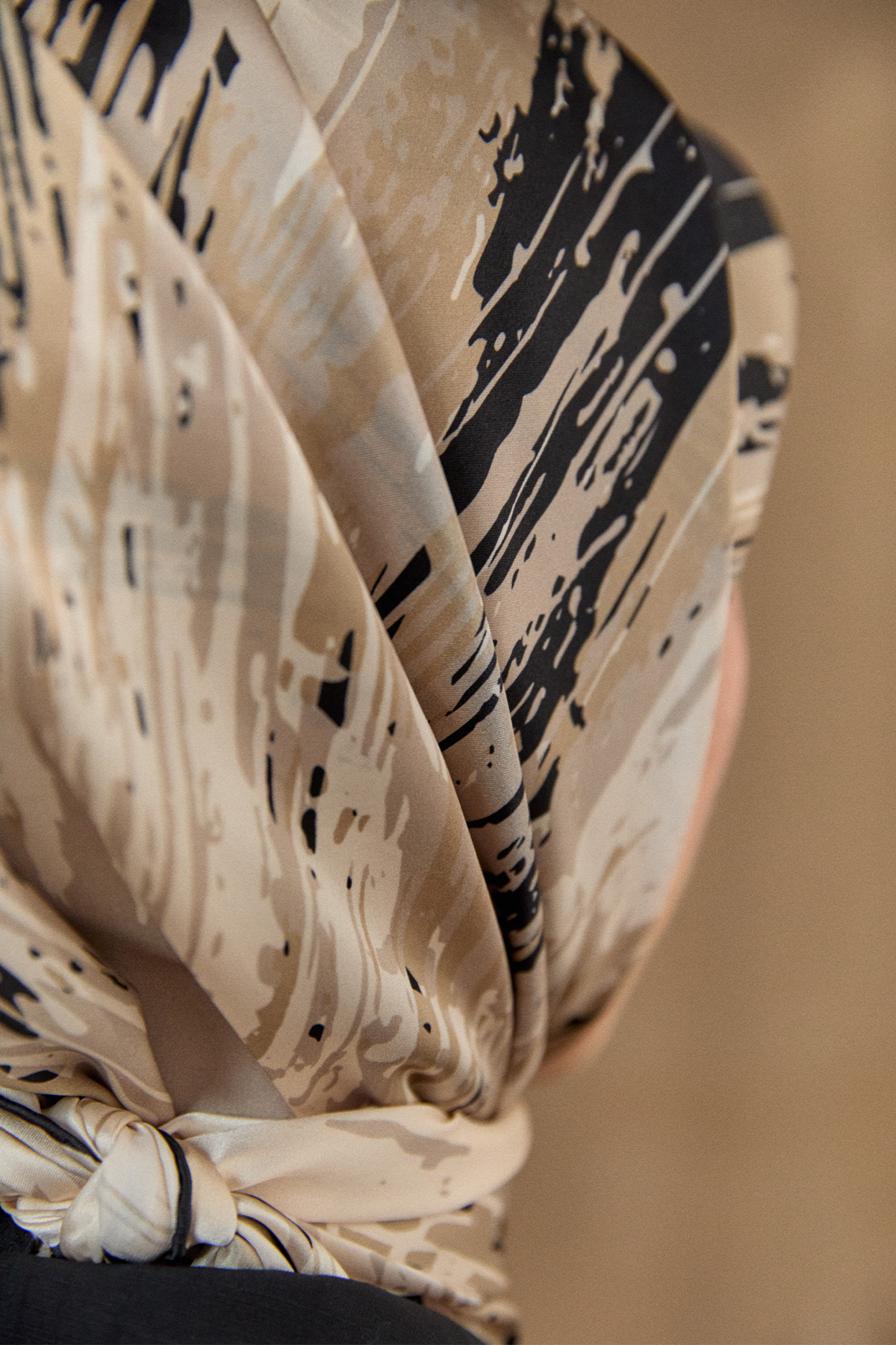 Püskürtme Desenli Sura İpek Eşarp, Tesettür Giyim