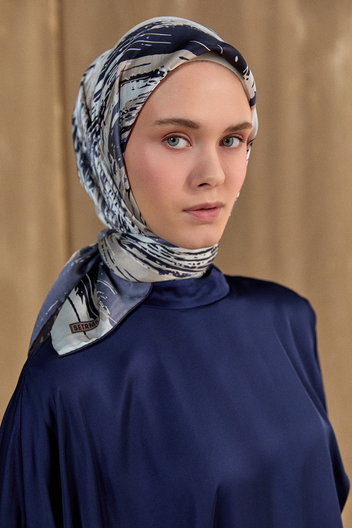 Püskürtme Desenli Sura İpek Eşarp, Tesettür Giyim