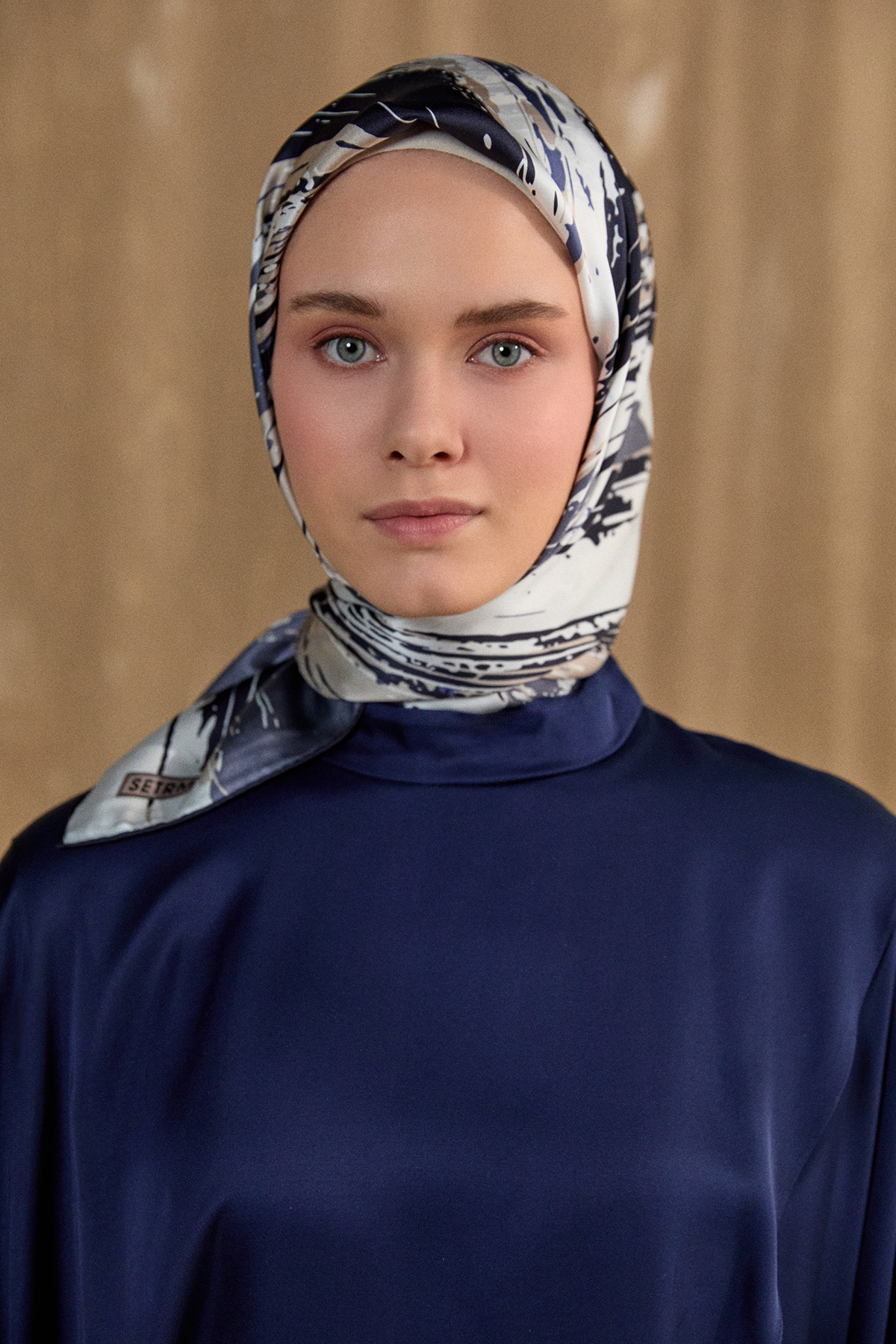 Püskürtme Desenli Sura İpek Eşarp, Tesettür Giyim