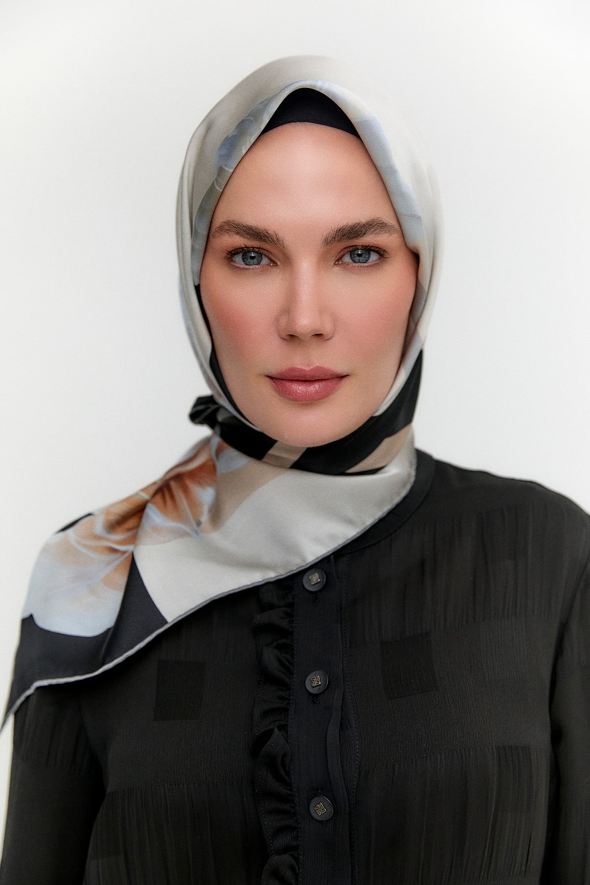 Çerçeveli Çiçekli Sura İpek Eşarp, Tesettür Giyim