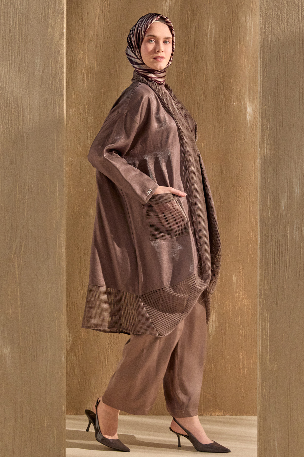 Jakarlı File Detaylı Kap, Tesettür Giyim