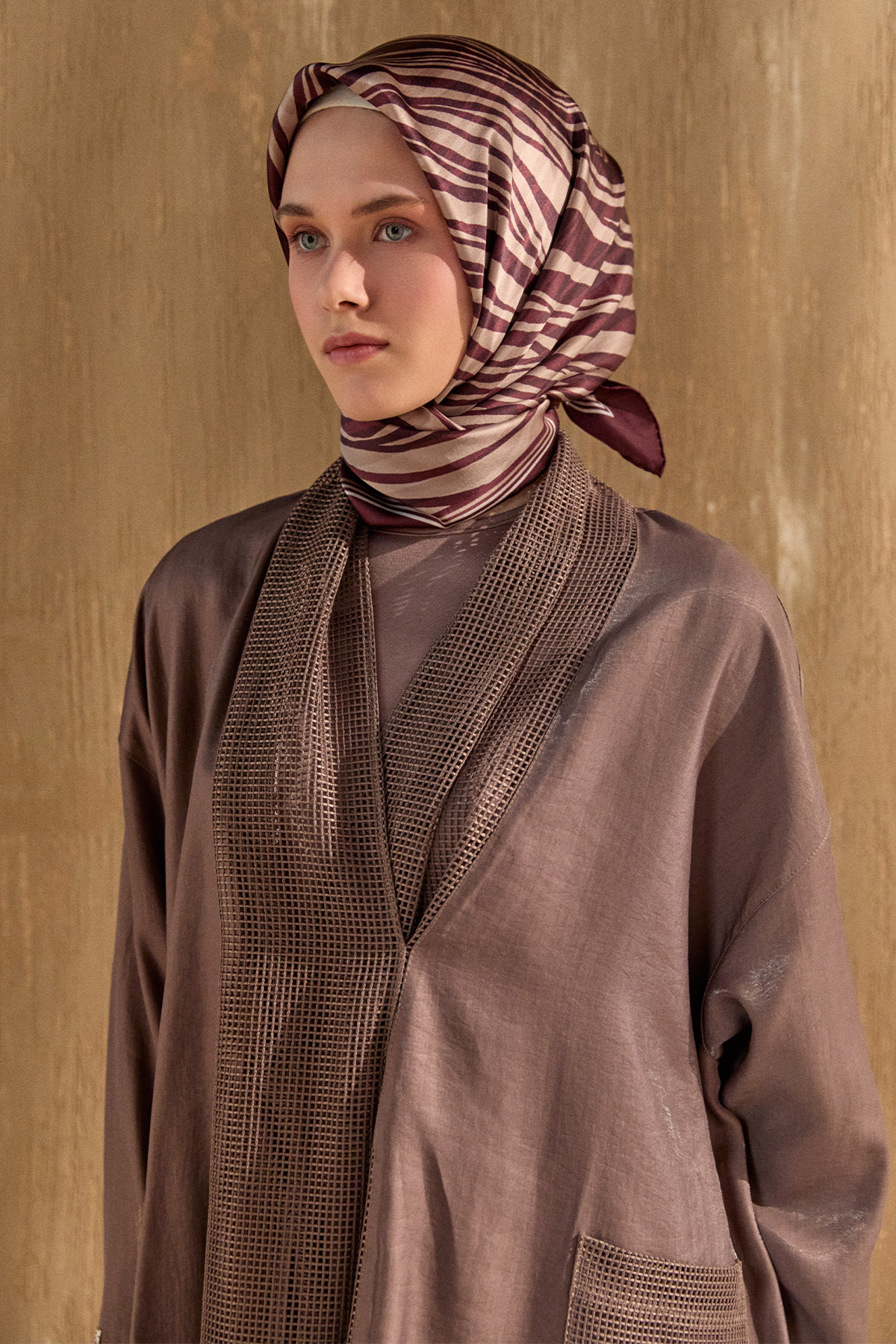 Jakarlı File Detaylı Kap, Tesettür Giyim