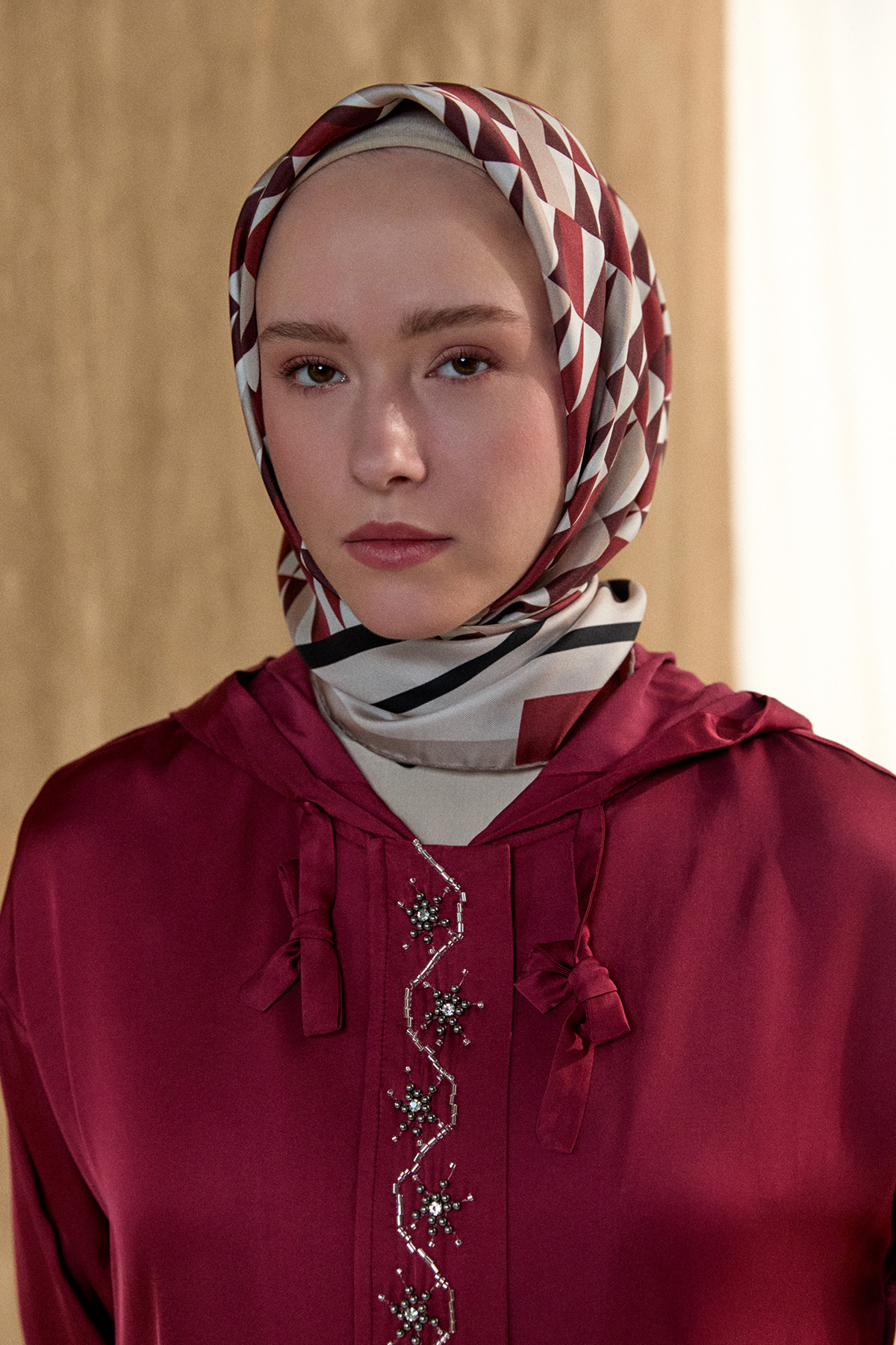 İşlemeli Floş Saten Tunik, Tesettür Giyim