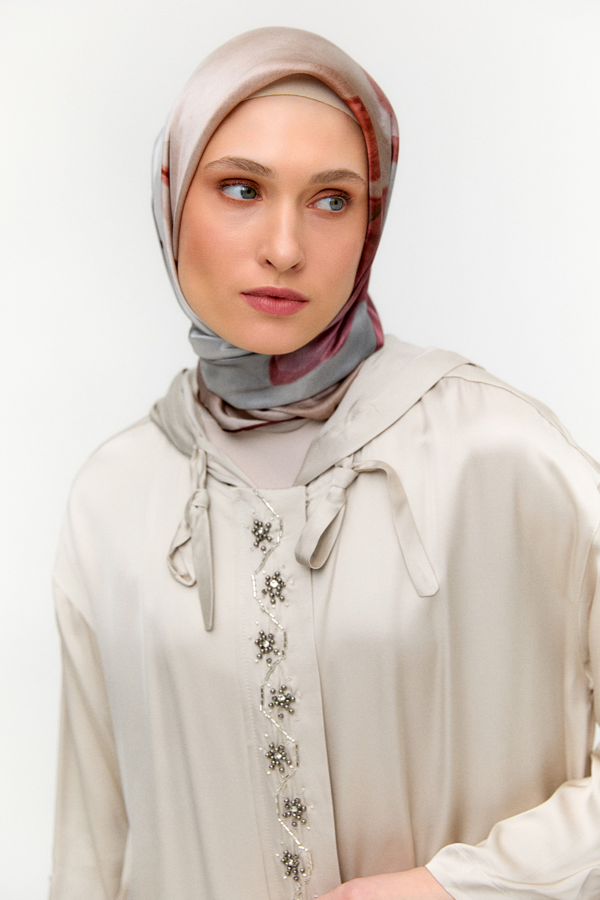 İşlemeli Floş Saten Tunik, Tesettür Giyim