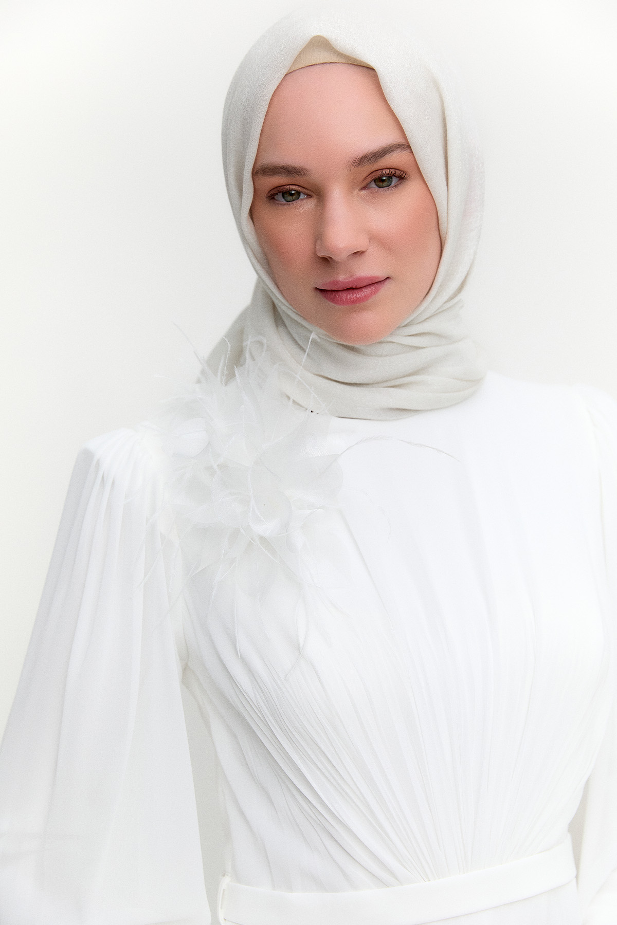 Çiçek Broşlu Şifon Abiye, Tesettür Giyim