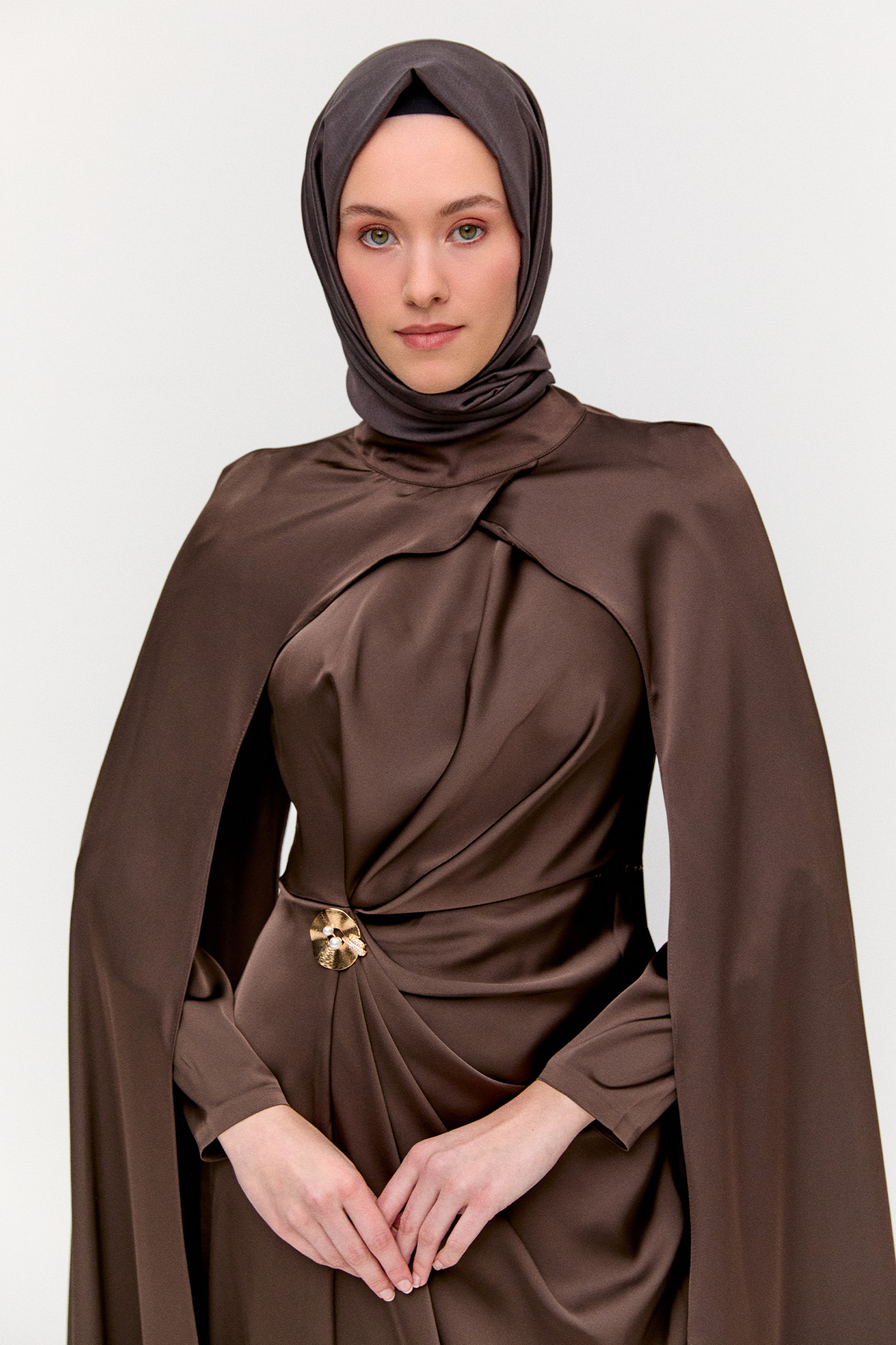 Drape Detaylı Pelerinli Abiye, Tesettür Giyim