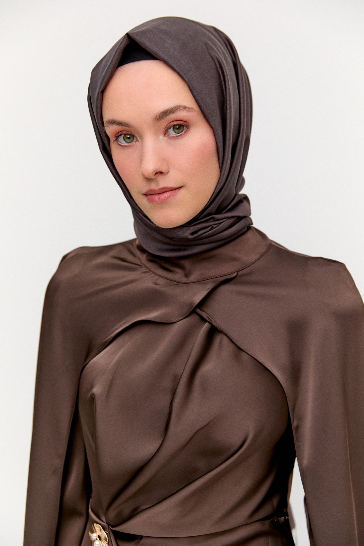 Drape Detaylı Pelerinli Abiye, Tesettür Giyim