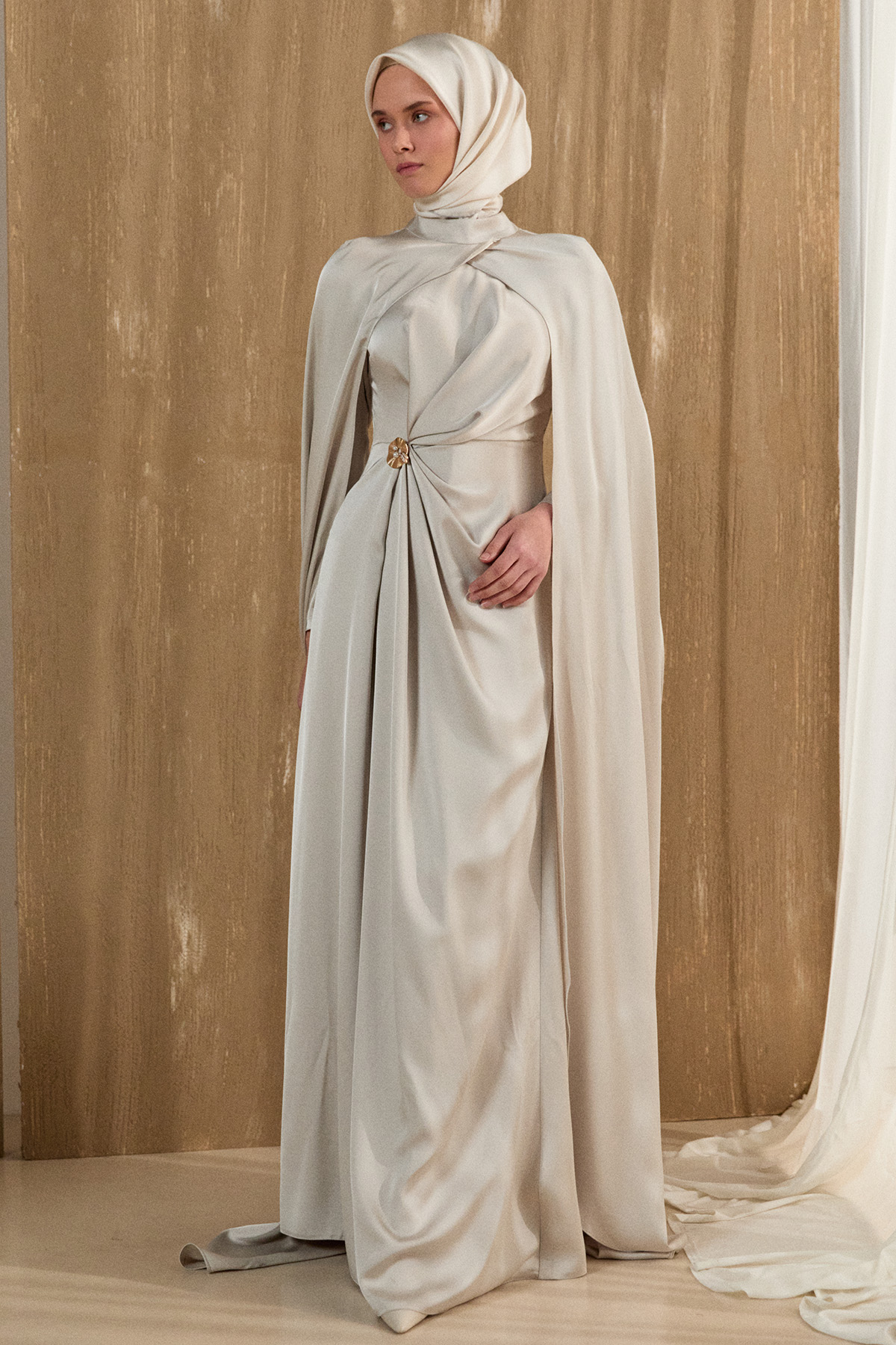 Drape Detaylı Pelerinli Abiye, Tesettür Giyim