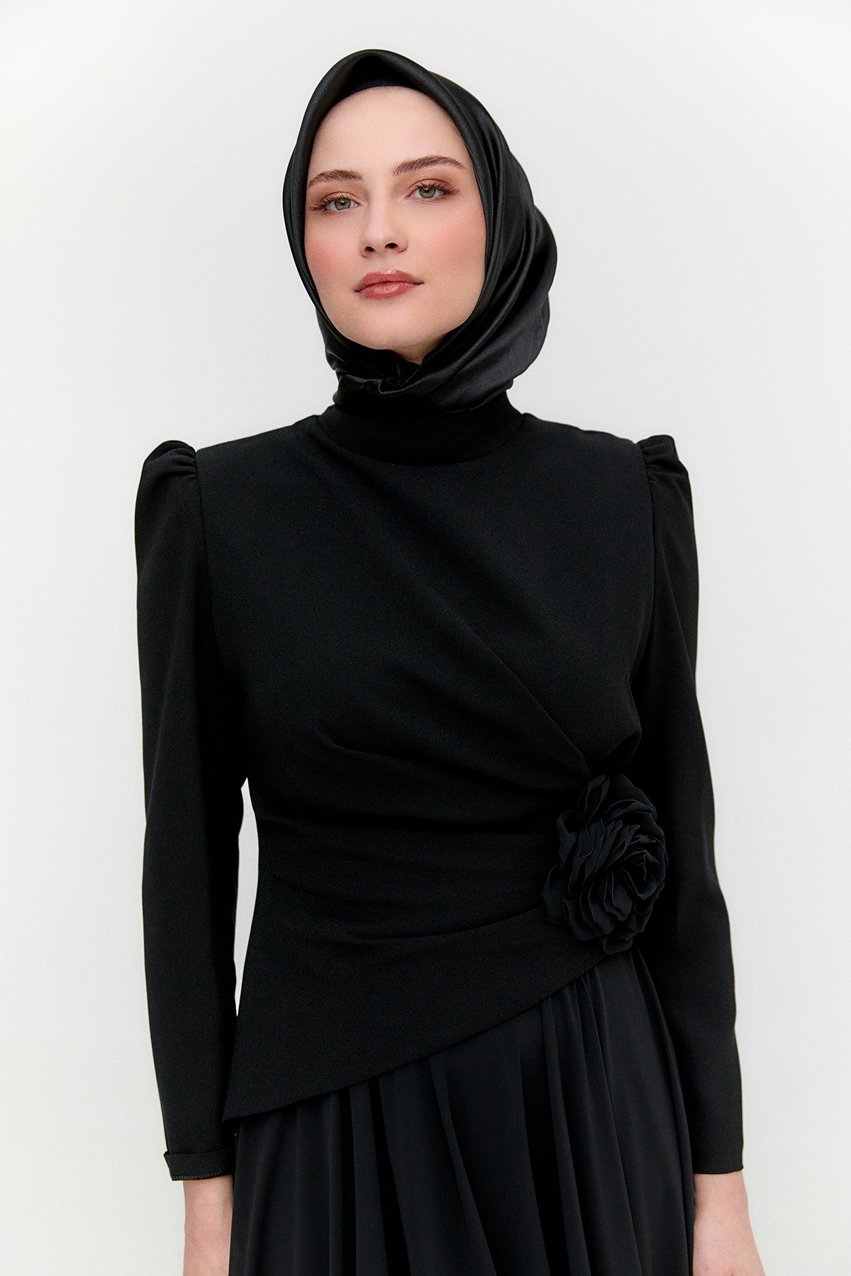 Çiçek Aplikeli Krep Abiye Elbise, Tesettür Giyim