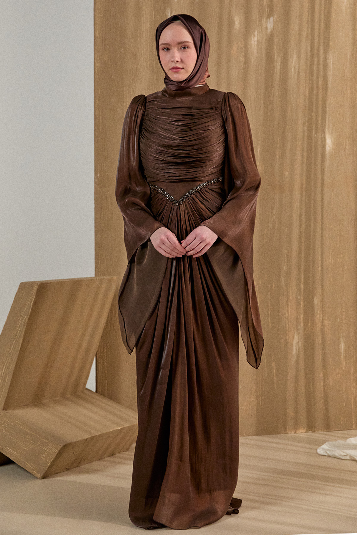 Büzgülü Jakarlı Abiye Elbise, Tesettür Giyim