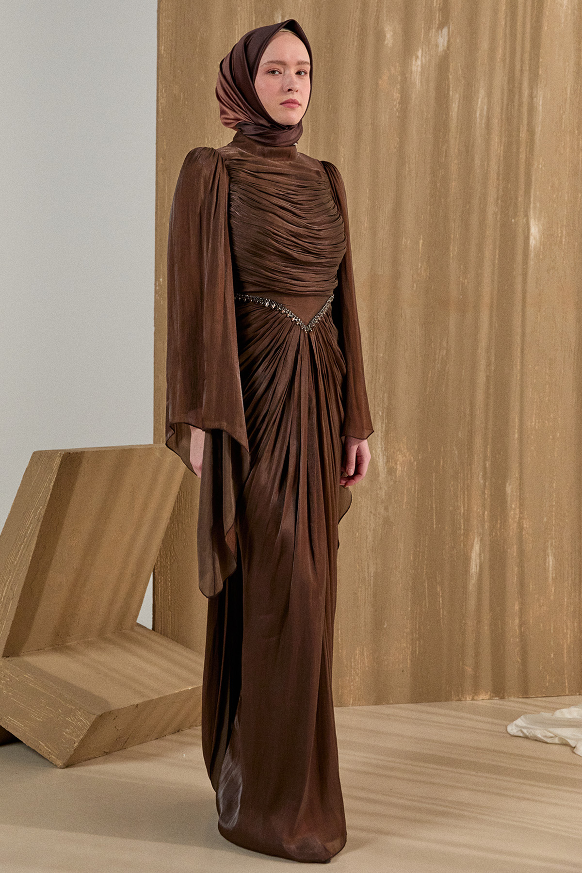 Büzgülü Jakarlı Abiye Elbise, Tesettür Giyim