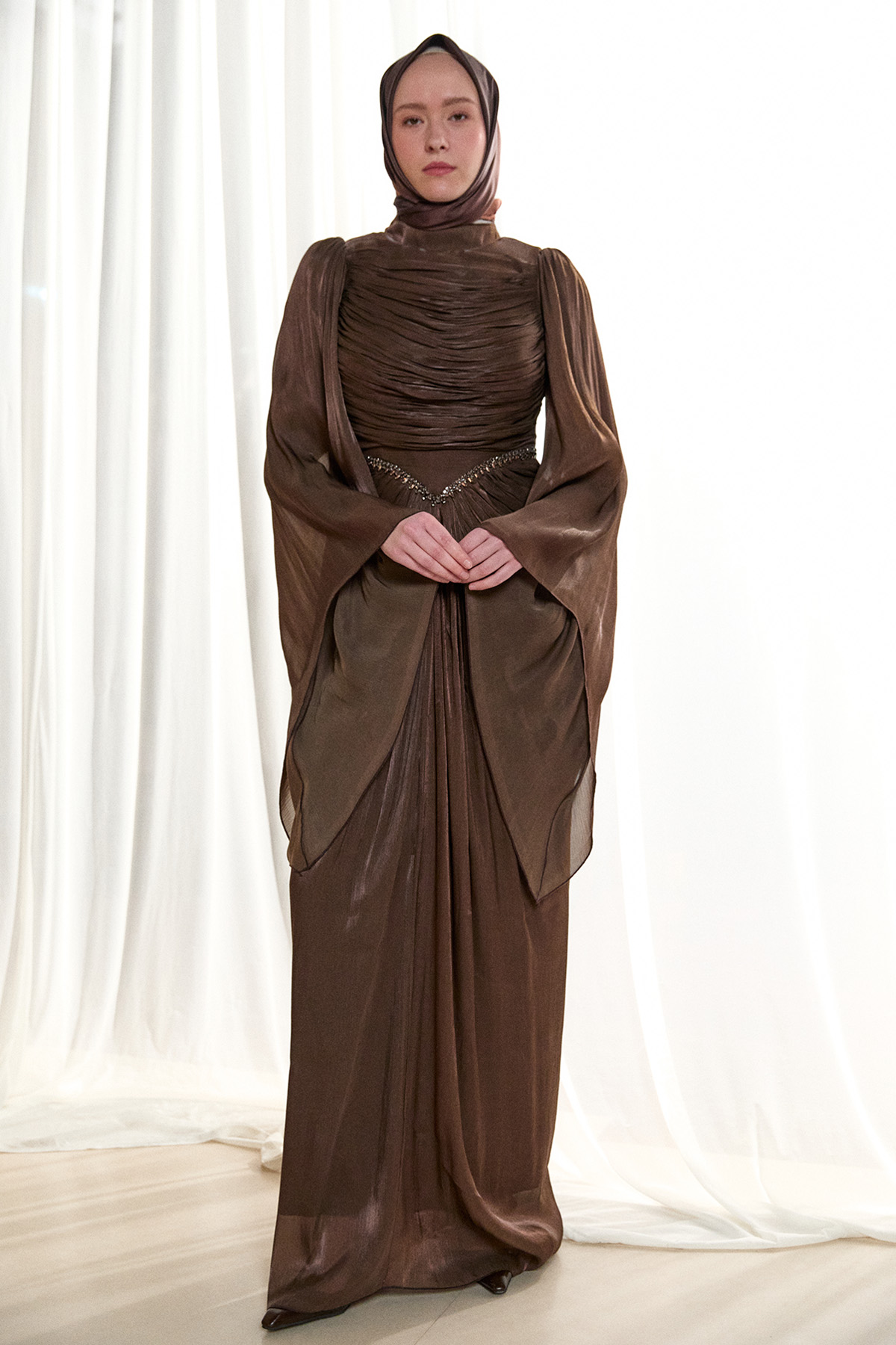 Büzgülü Jakarlı Abiye Elbise, Tesettür Giyim