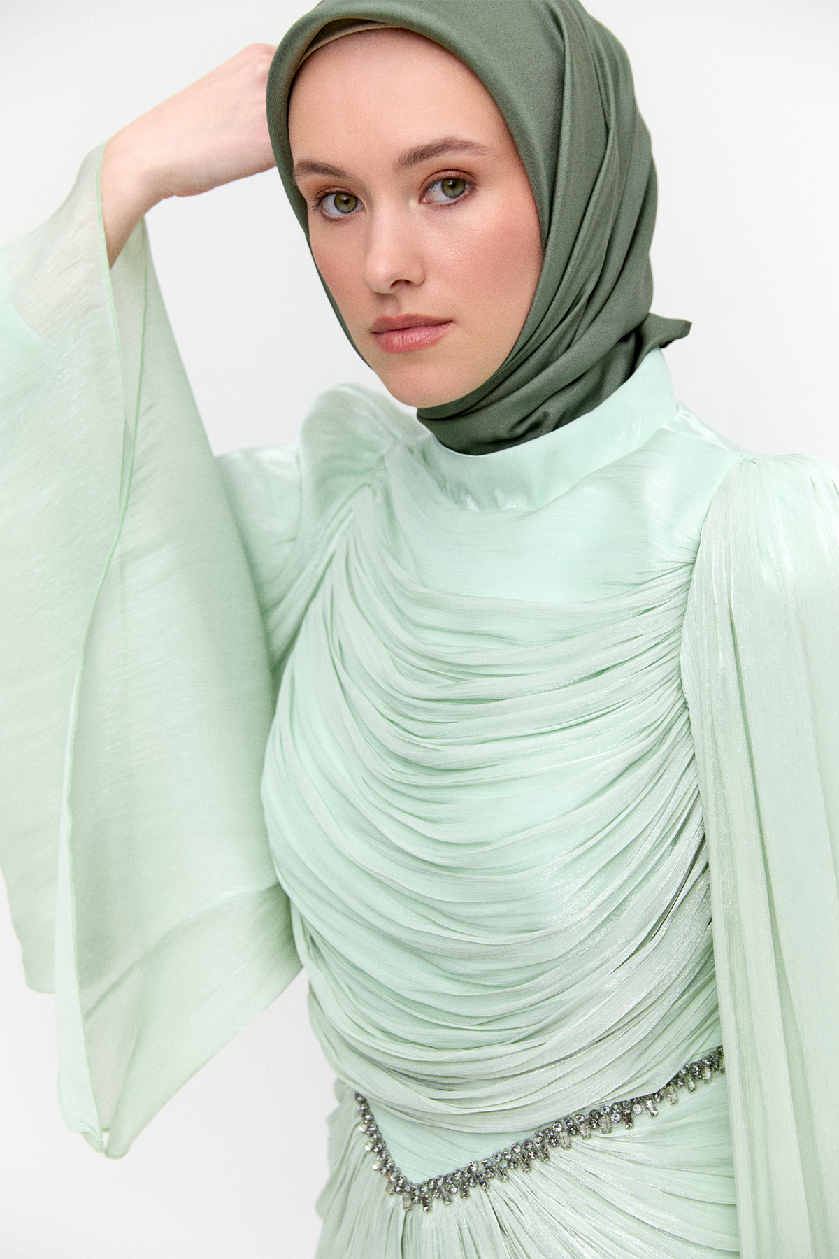 Büzgülü Jakarlı Abiye Elbise, Tesettür Giyim