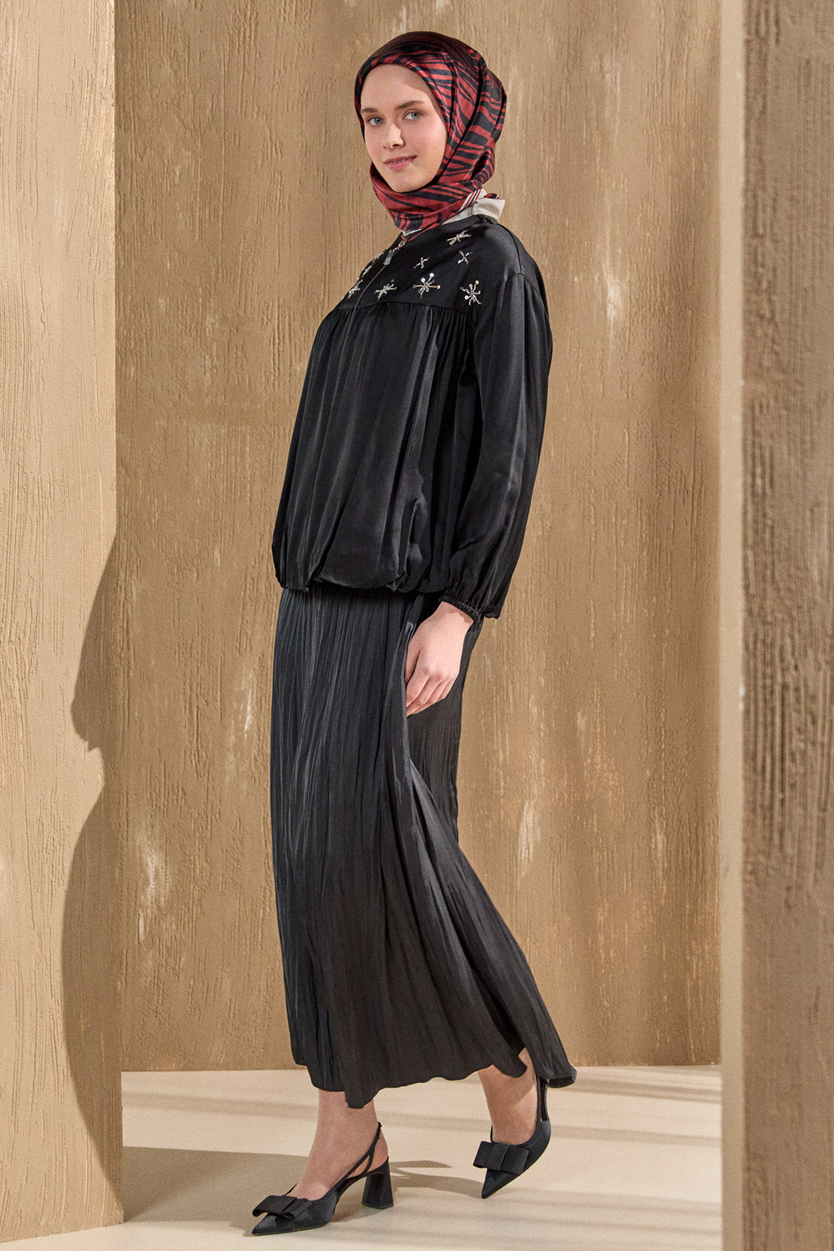 Boncuk Detaylı Saten Ceket, Tesettür Giyim