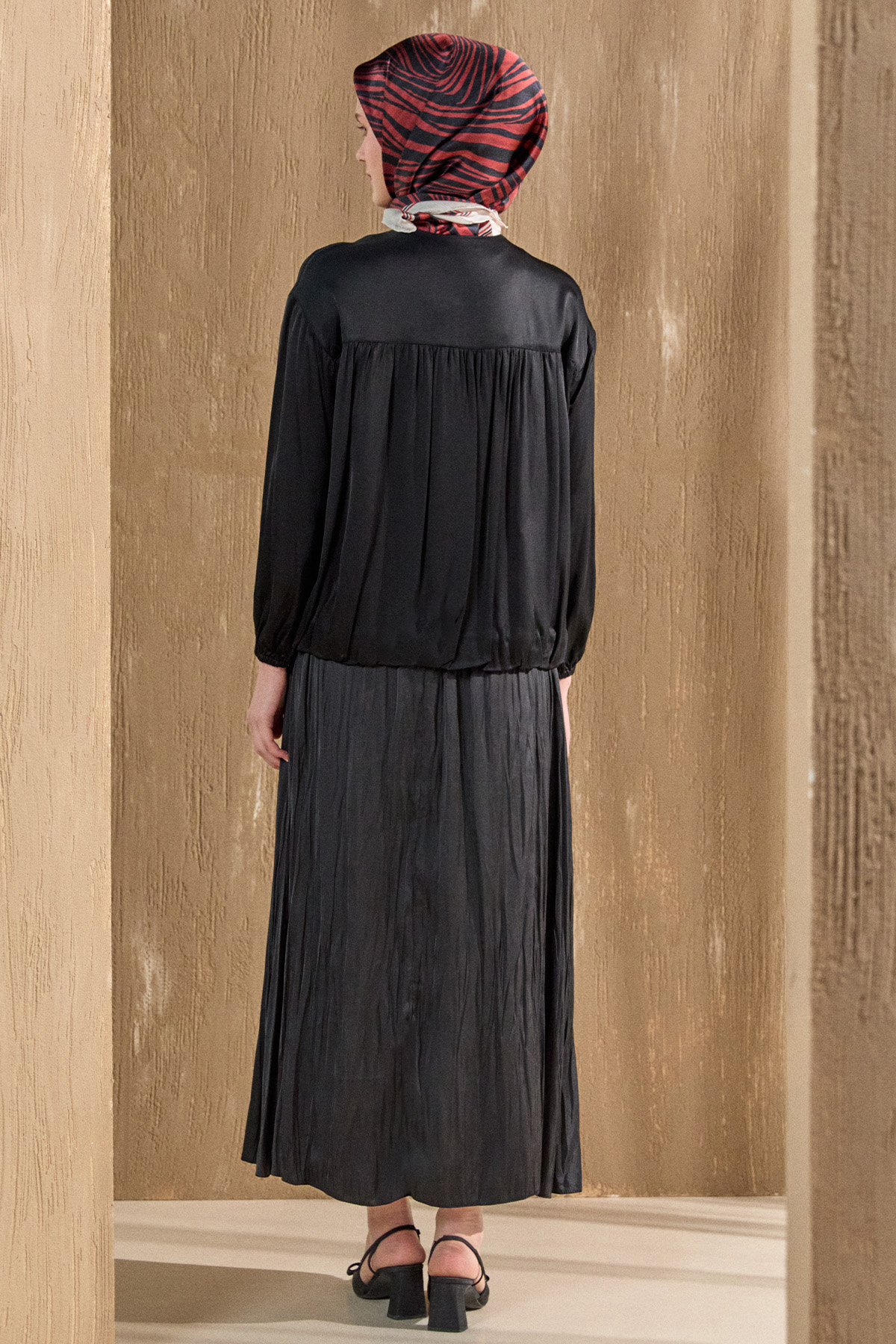 Boncuk Detaylı Saten Ceket, Tesettür Giyim