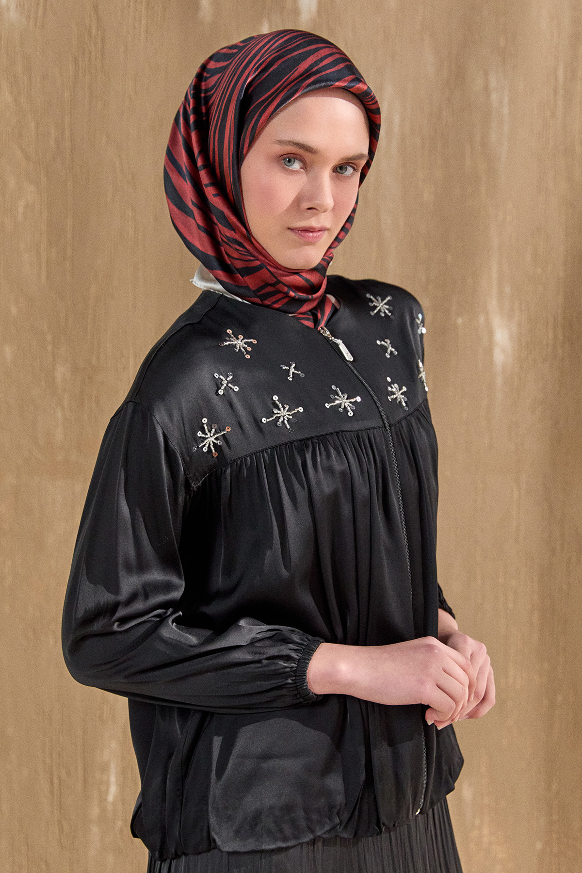 Boncuk Detaylı Saten Ceket, Tesettür Giyim
