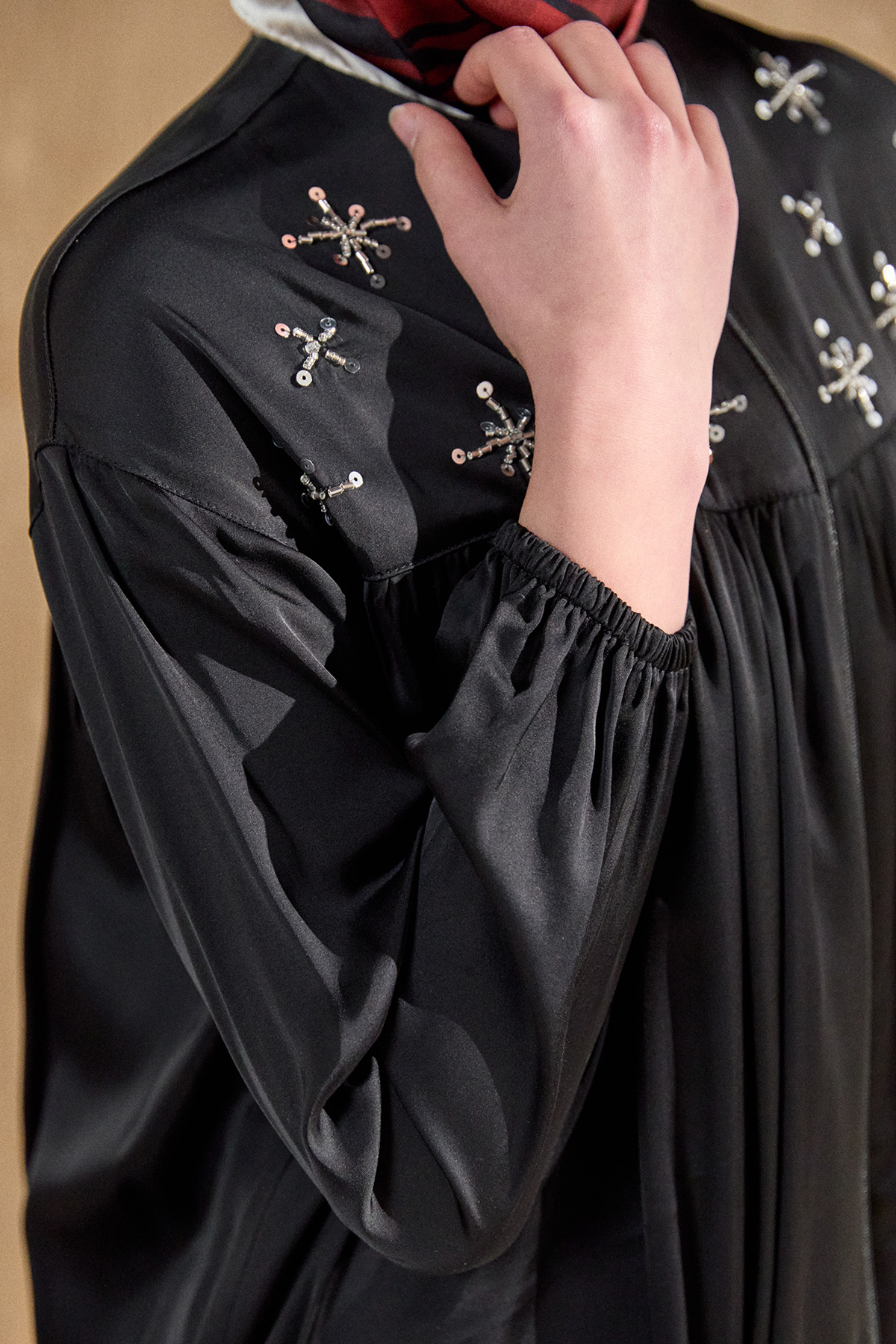 Boncuk Detaylı Saten Ceket, Tesettür Giyim