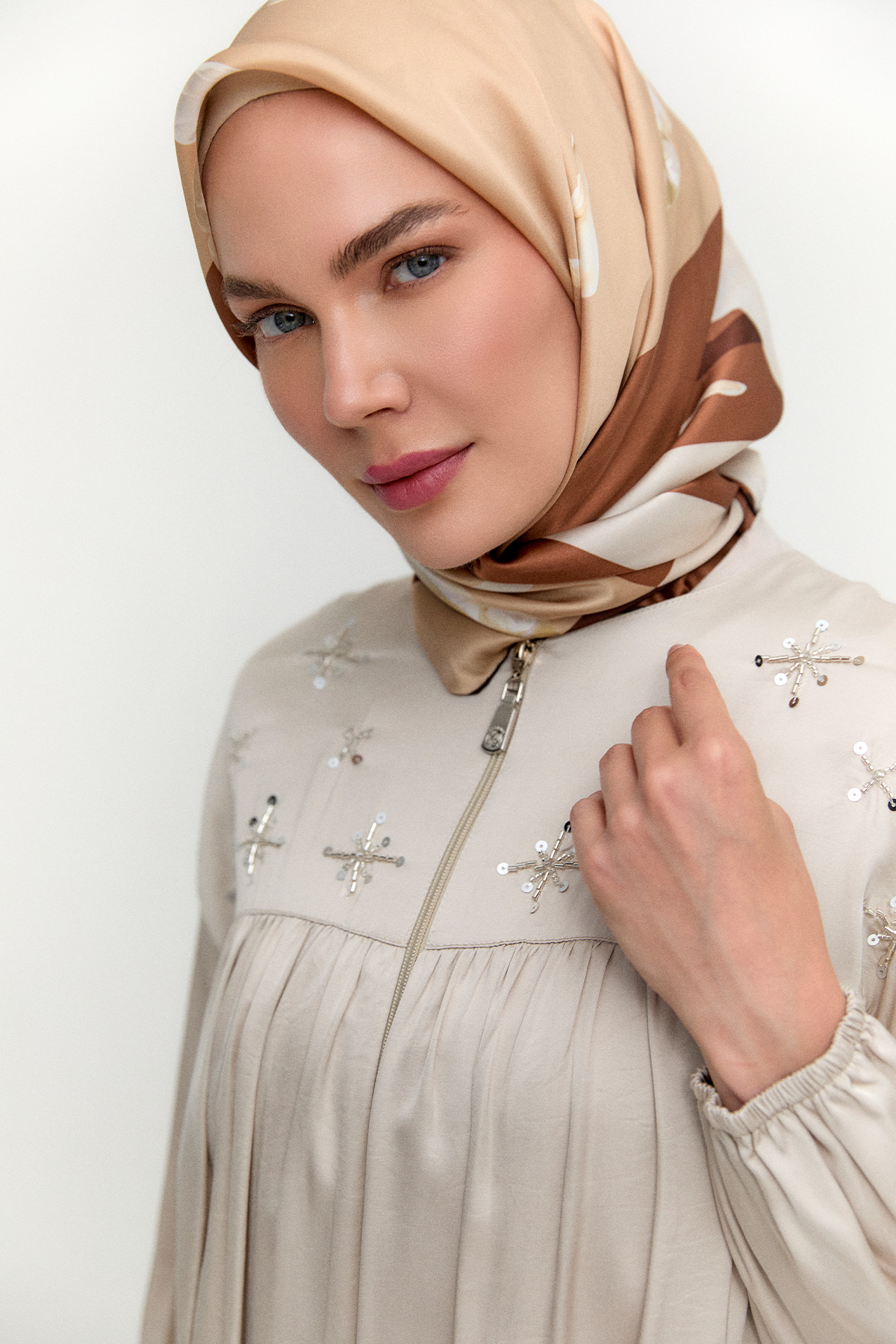 Boncuk Detaylı Saten Ceket, Tesettür Giyim