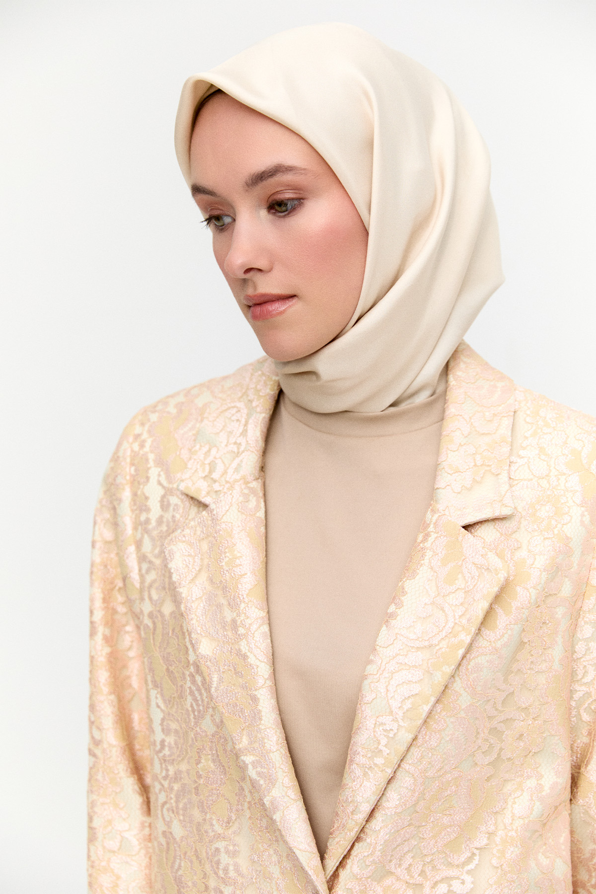 Çiçek Motifli Dantel Ceket, Tesettür Giyim