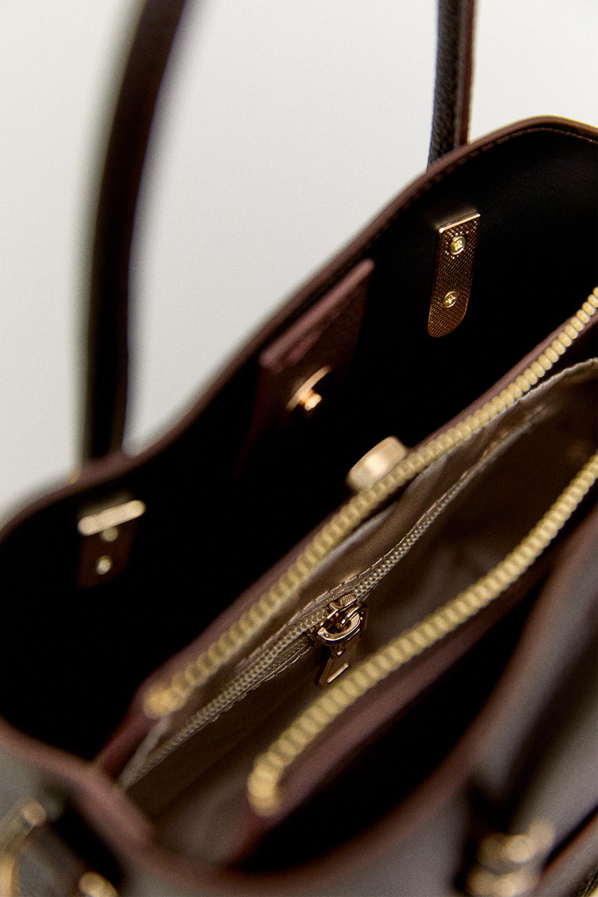 Dokulu Suni Deri Askılı Çanta, Tesettür Giyim