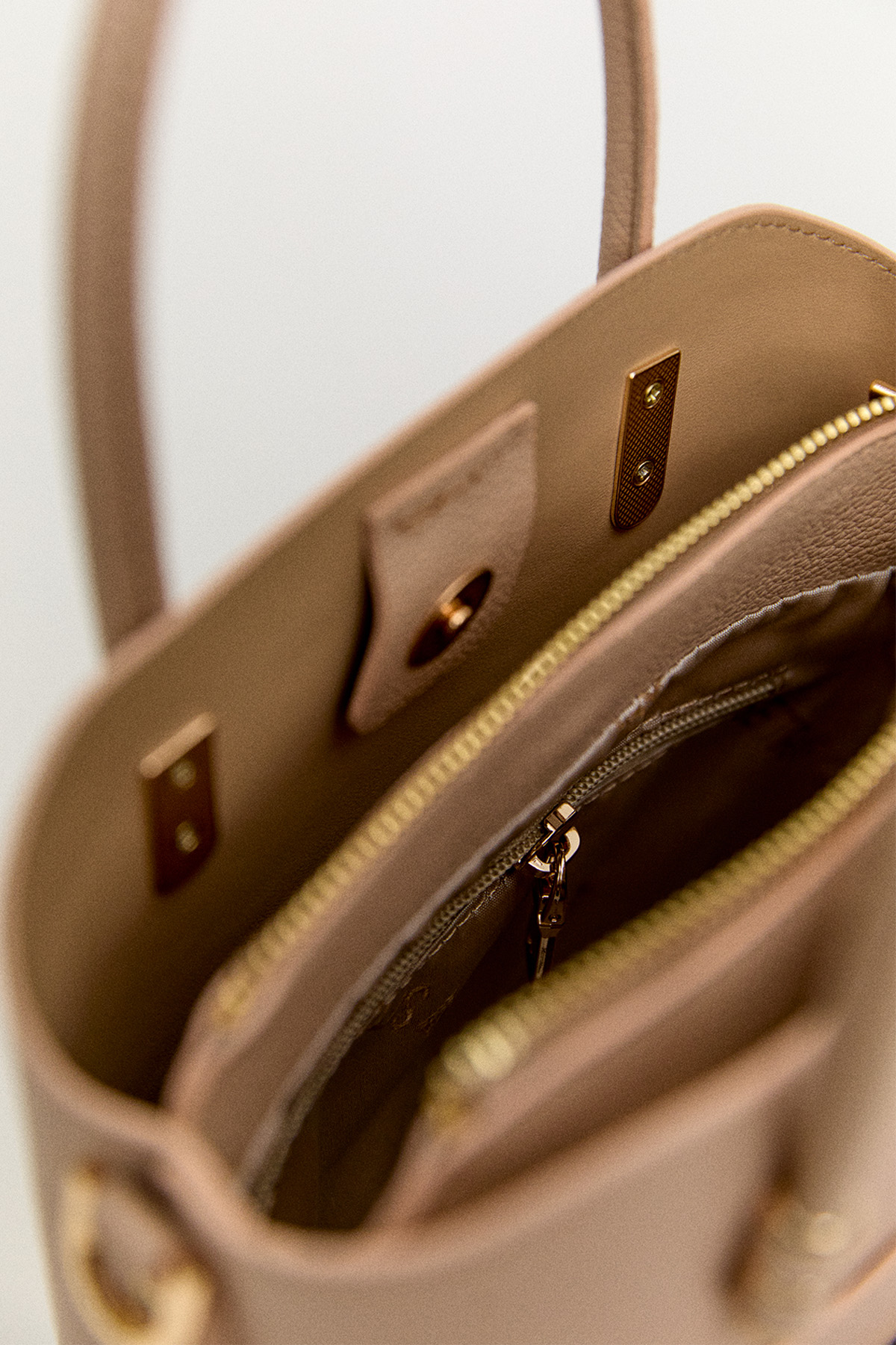 Dokulu Suni Deri Askılı Çanta, Tesettür Giyim