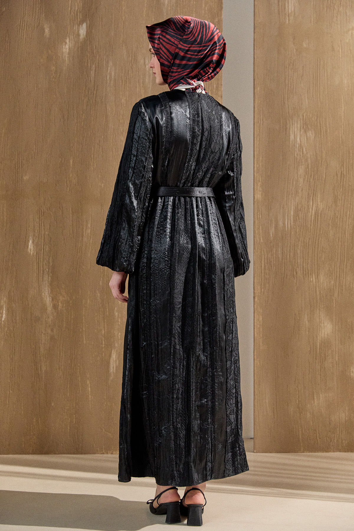 Dantel Motifli Jakarlı Elbise, Tesettür Giyim