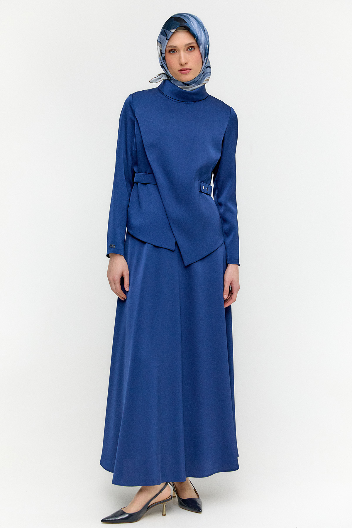 Rüzgarlık Detaylı Kemerli Saten Elbise, Tesettür Giyim