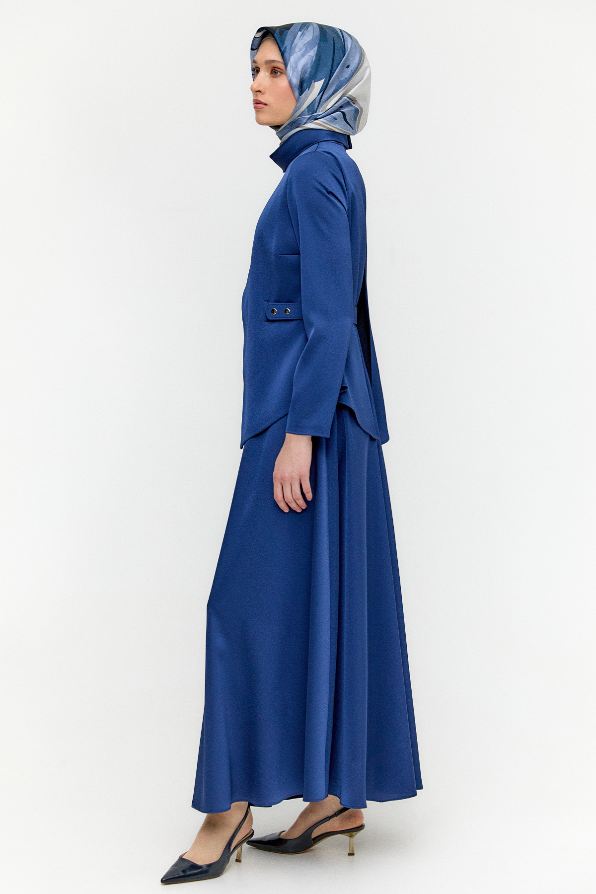 Rüzgarlık Detaylı Kemerli Saten Elbise, Tesettür Giyim