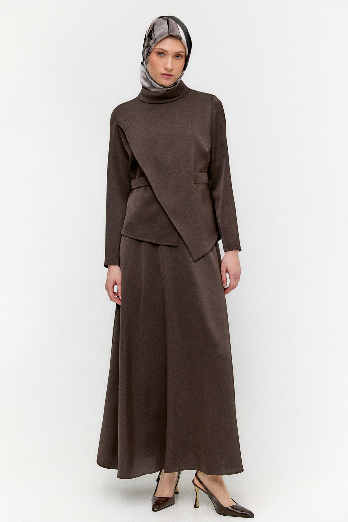 Rüzgarlık Detaylı Kemerli Saten Elbise, Tesettür Giyim