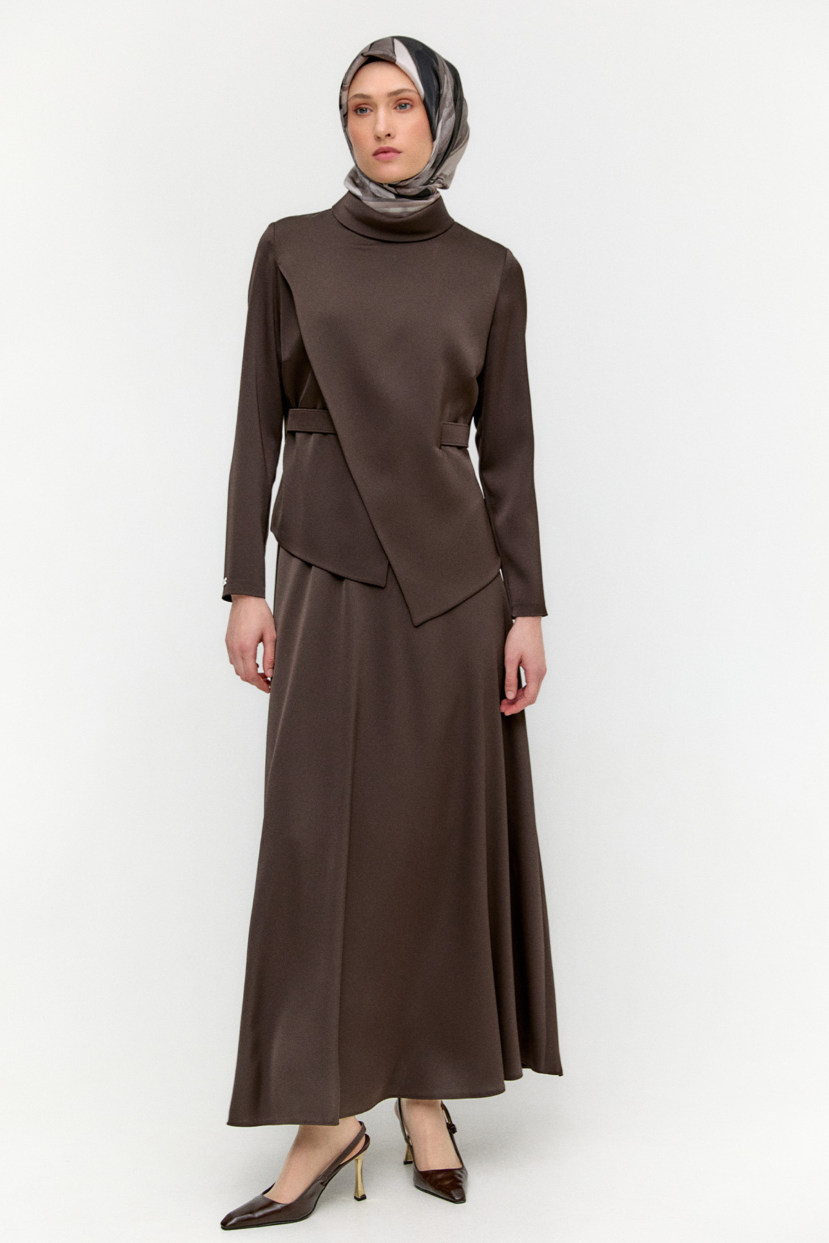 Rüzgarlık Detaylı Kemerli Saten Elbise, Tesettür Giyim