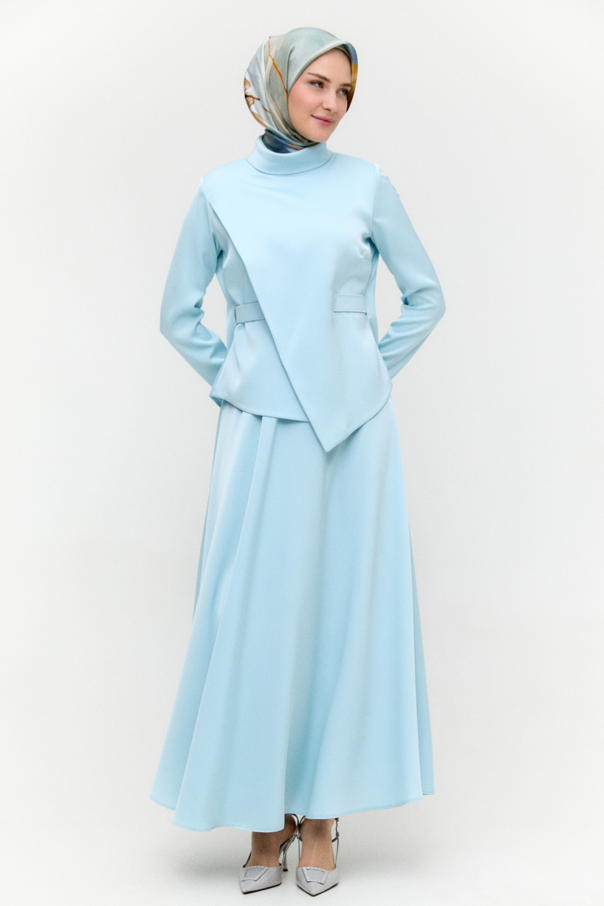 Rüzgarlık Detaylı Kemerli Saten Elbise, Tesettür Giyim