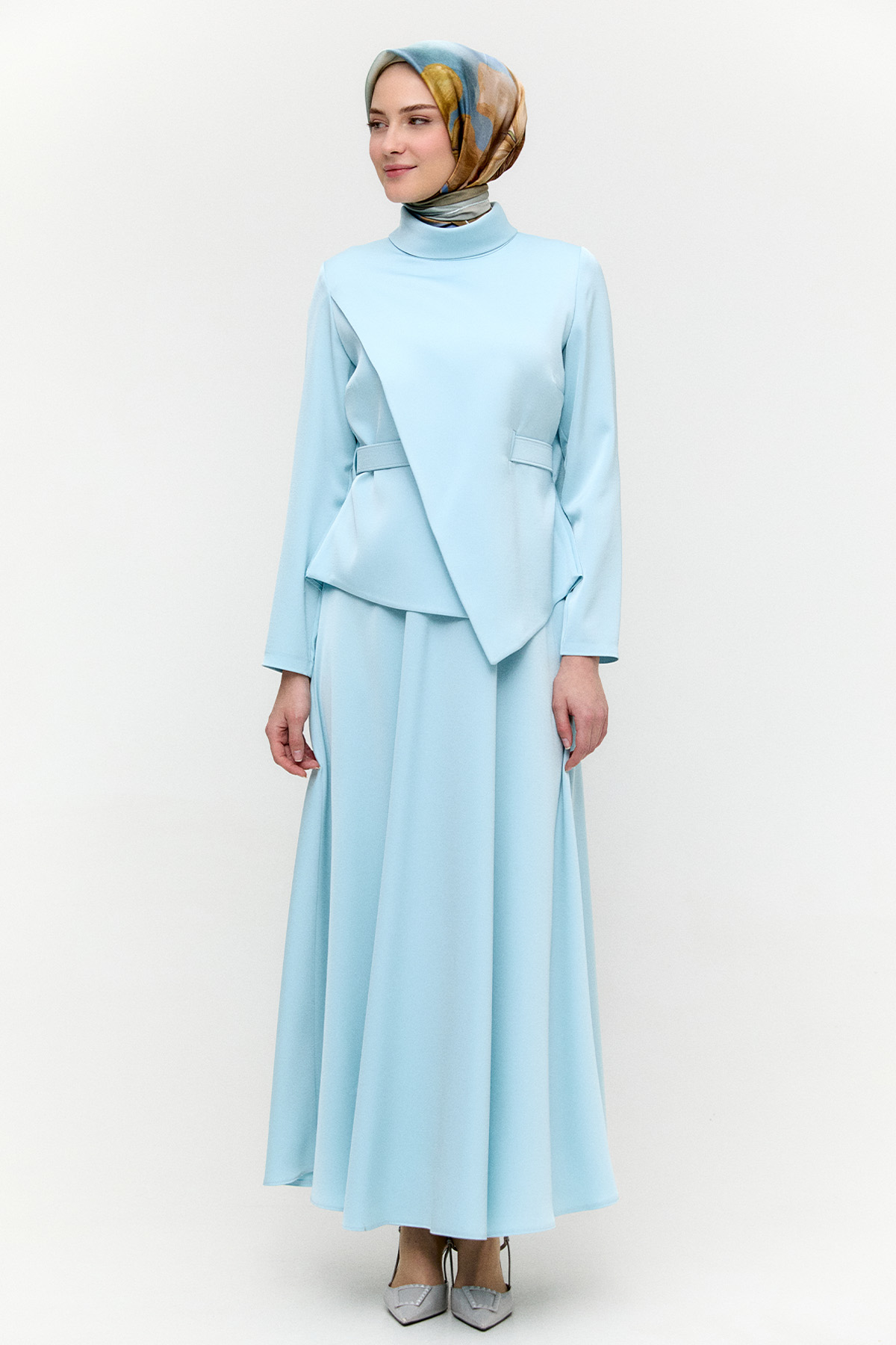 Rüzgarlık Detaylı Kemerli Saten Elbise, Tesettür Giyim