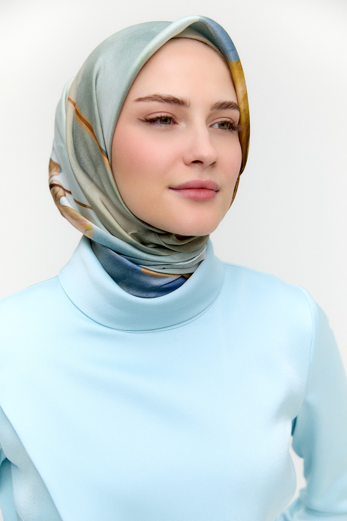 Rüzgarlık Detaylı Kemerli Saten Elbise, Tesettür Giyim