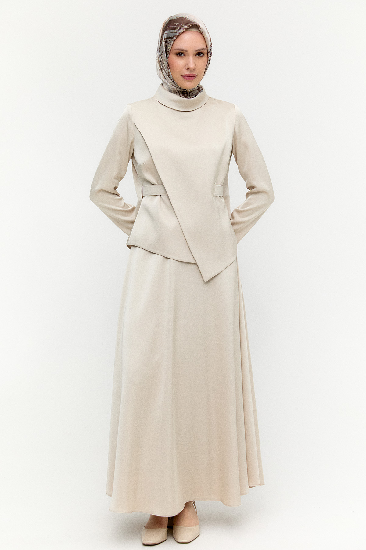 Rüzgarlık Detaylı Kemerli Saten Elbise, Tesettür Giyim