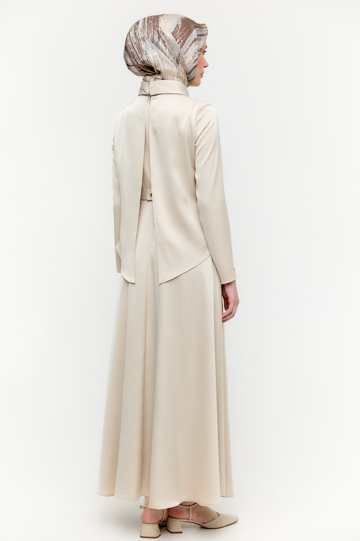 Rüzgarlık Detaylı Kemerli Saten Elbise, Tesettür Giyim