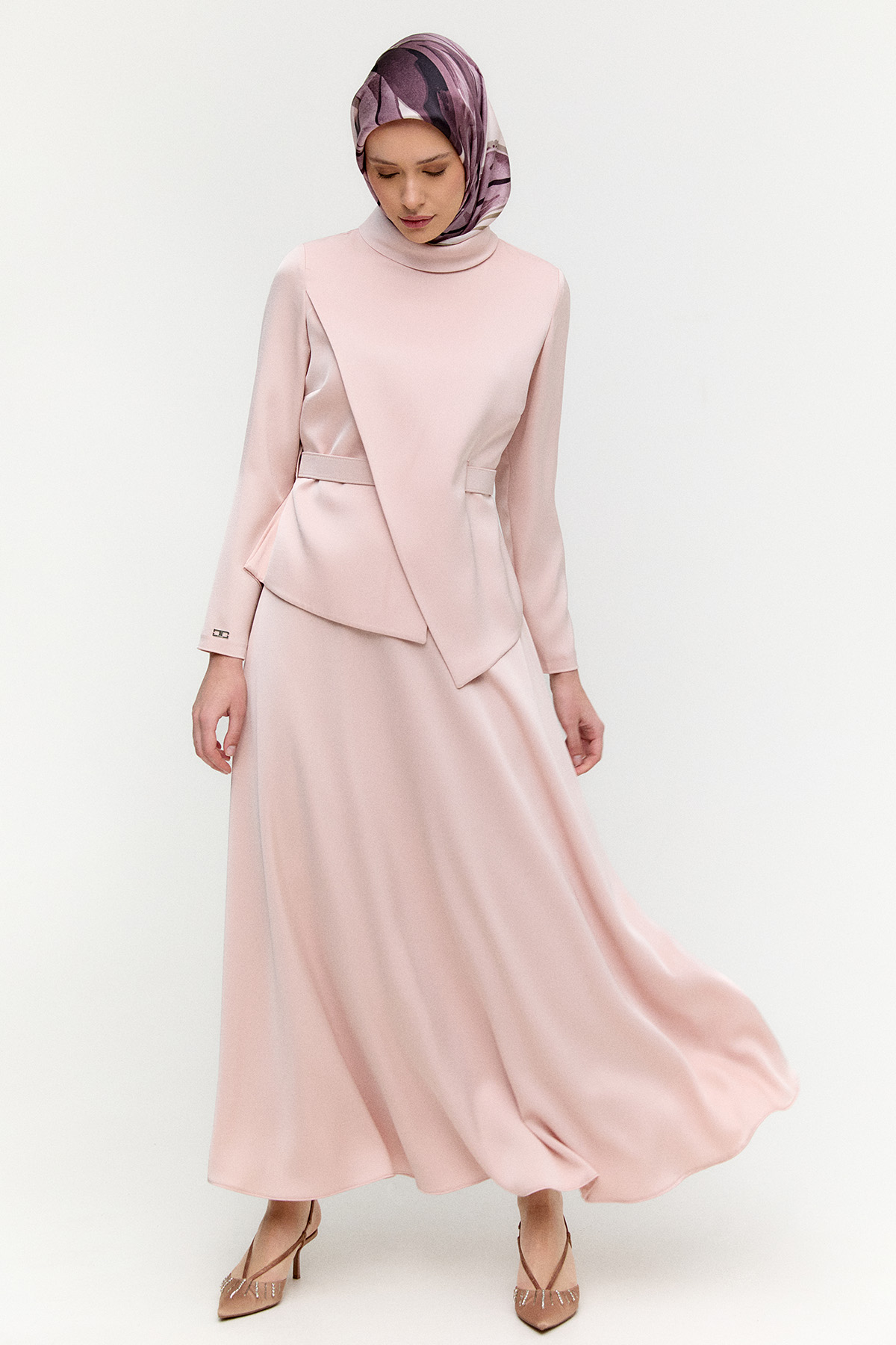Rüzgarlık Detaylı Kemerli Saten Elbise, Tesettür Giyim