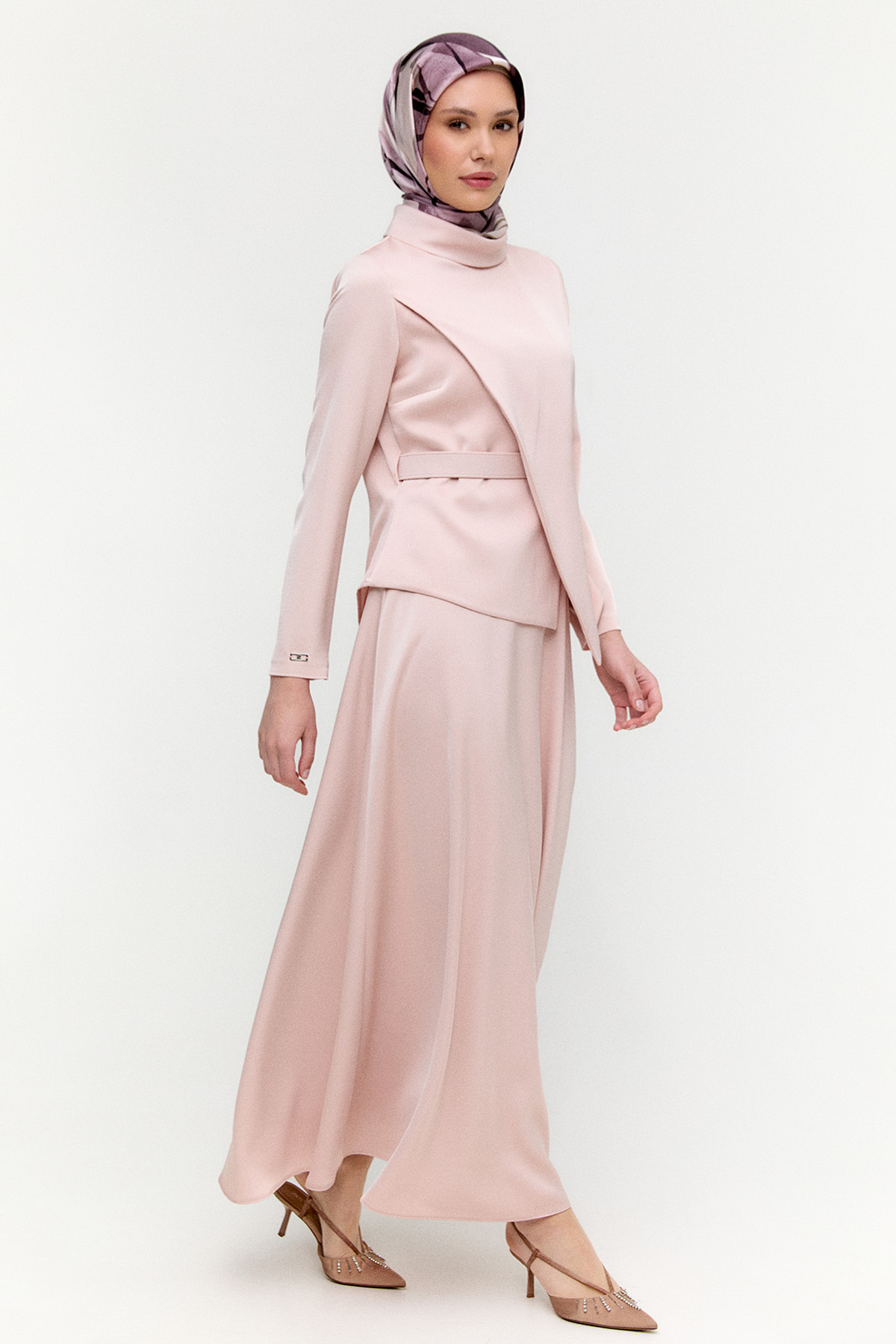 Rüzgarlık Detaylı Kemerli Saten Elbise, Tesettür Giyim