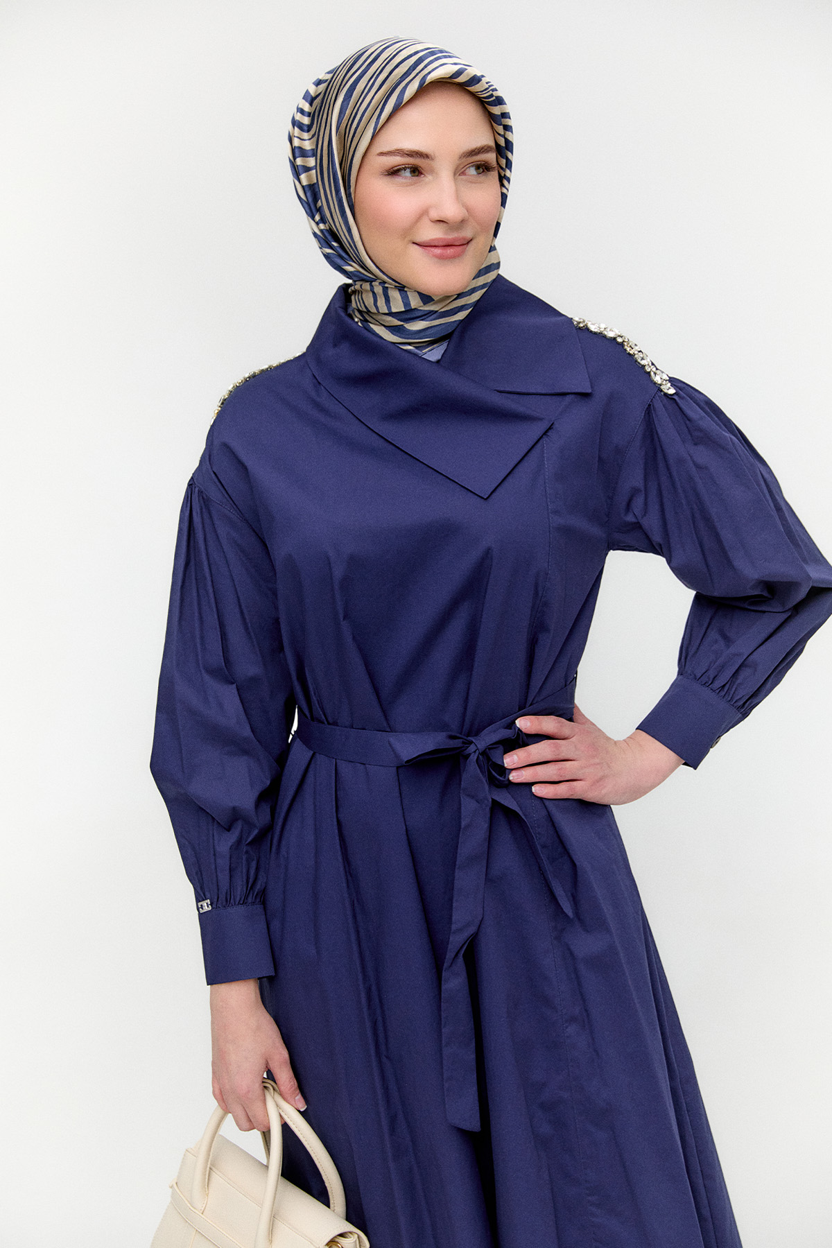 Mendil Yakalı Kuşaklı Pamuk Elbise, Tesettür Giyim