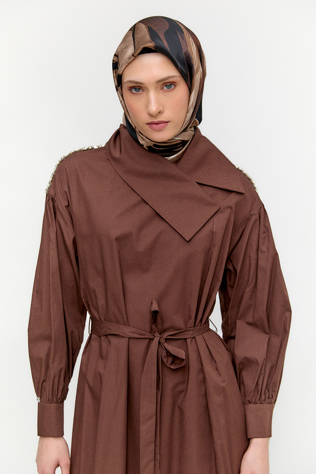 Mendil Yakalı Kuşaklı Pamuk Elbise, Tesettür Giyim