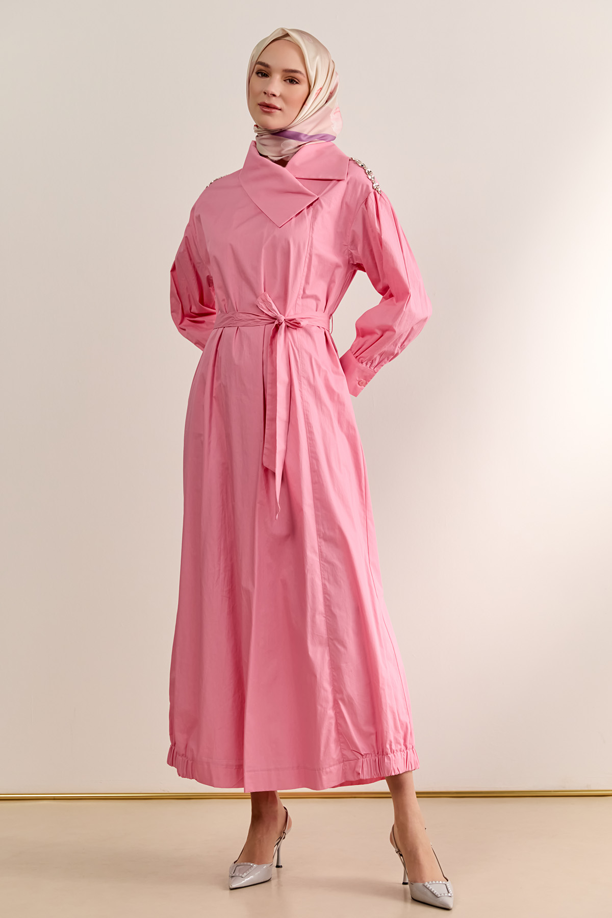 Mendil Yakalı Kuşaklı Pamuk Elbise, Tesettür Giyim