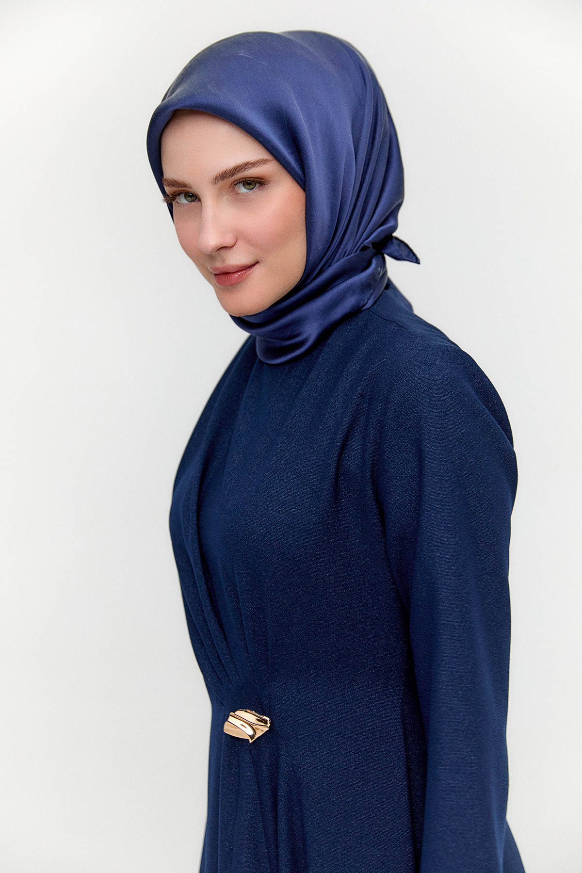 Simli Drapeli Broşlu Davet Elbise, Tesettür Giyim