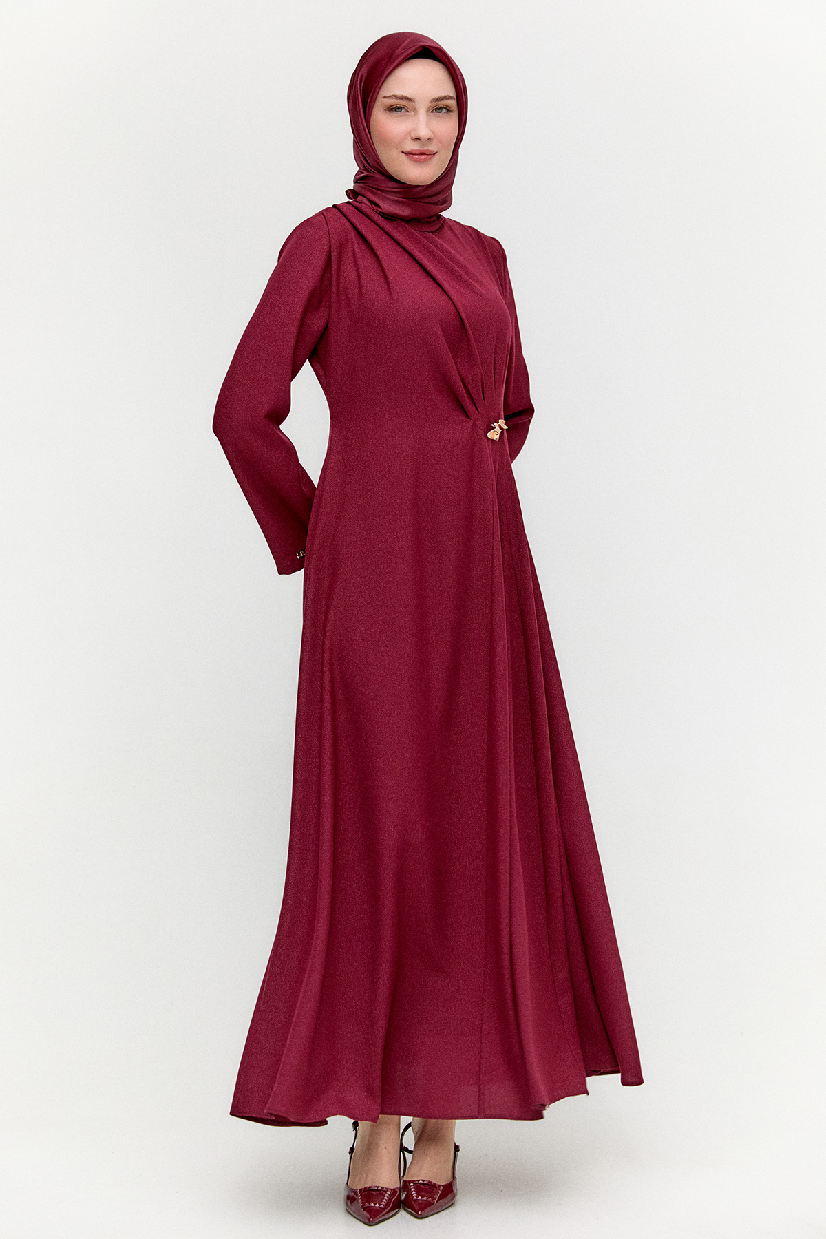 Simli Drapeli Broşlu Davet Elbise, Tesettür Giyim